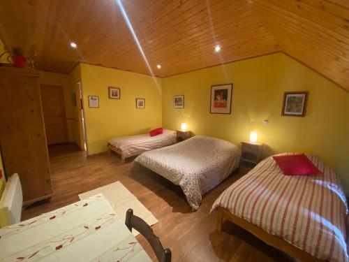 Deluxe Double Room (1 adult + 2 children) photo 2
