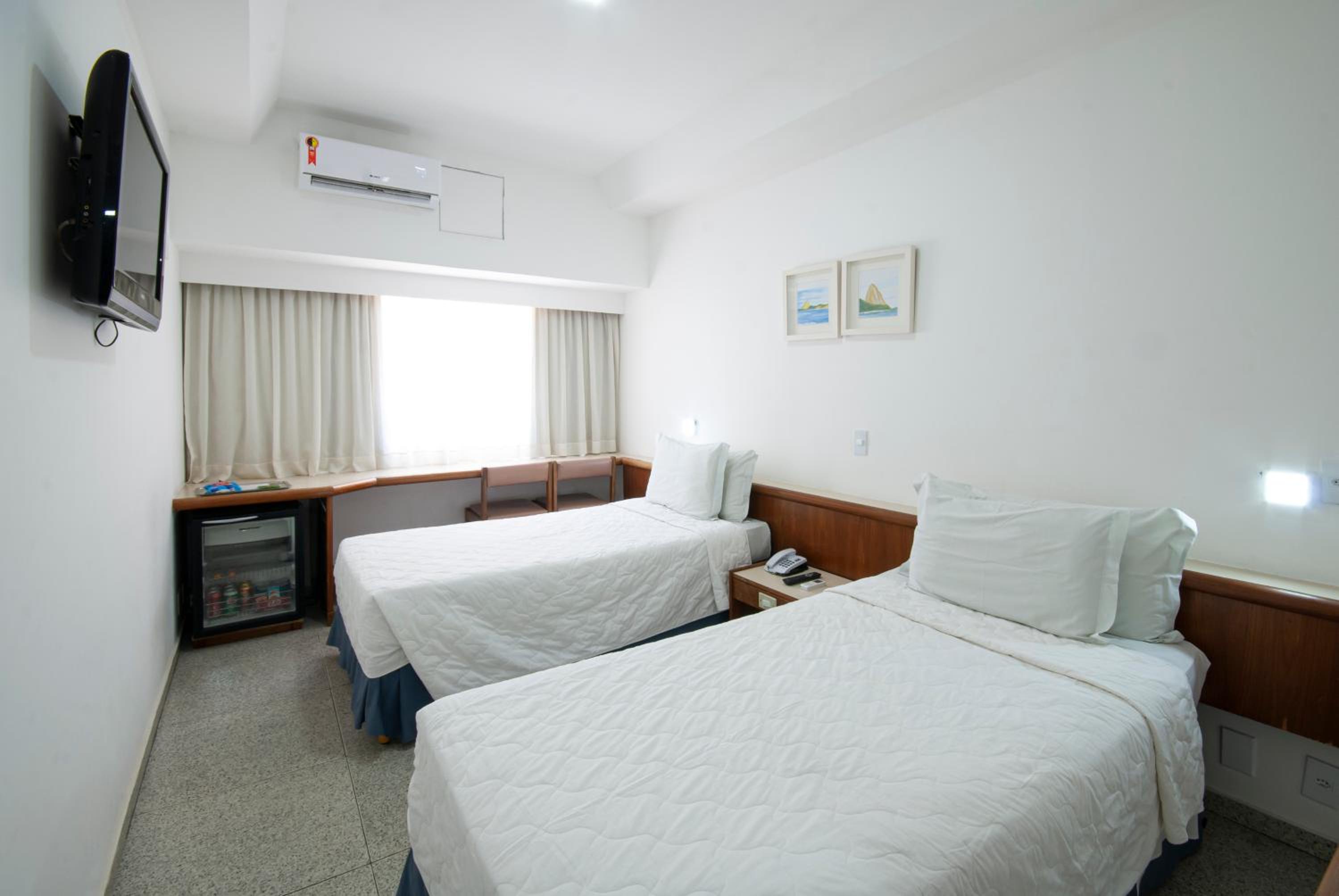 Standard Twin Room - Photo 4