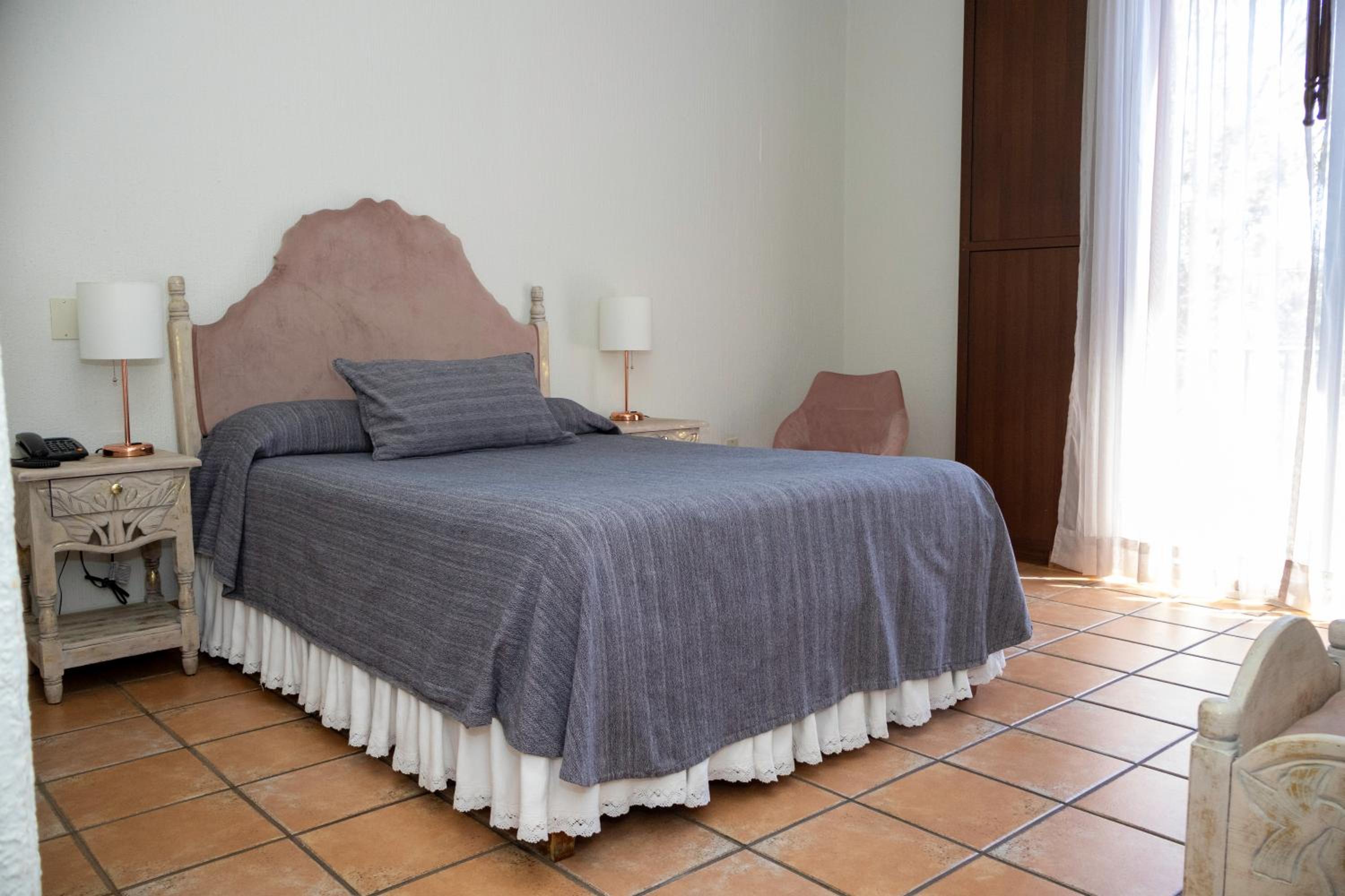 Standard Room with View - Photo 10