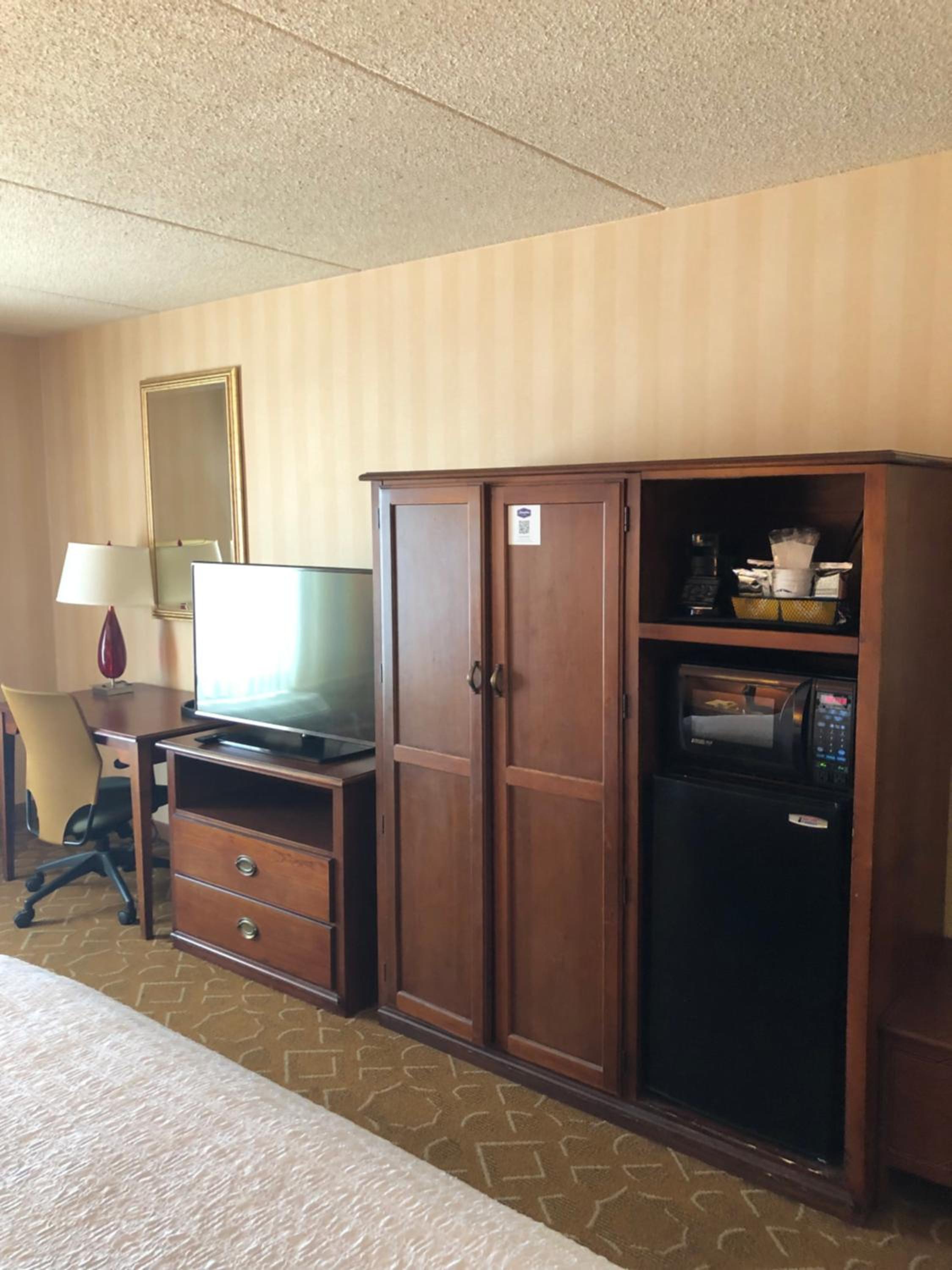 Room with Two Queen Beds - Non-Smoking - Photo 3