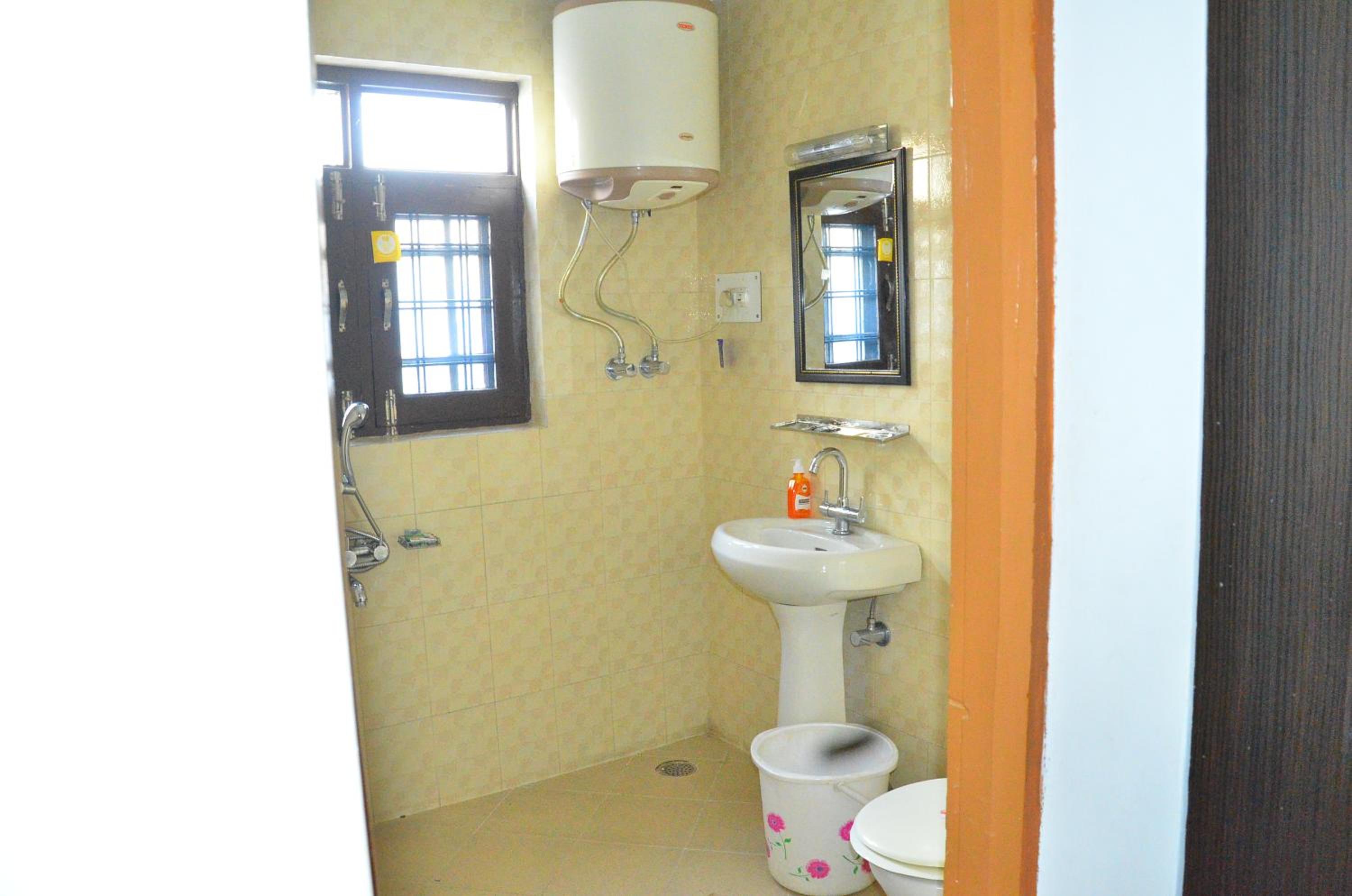 Deluxe Double Room (2 Adults + 1 Child)