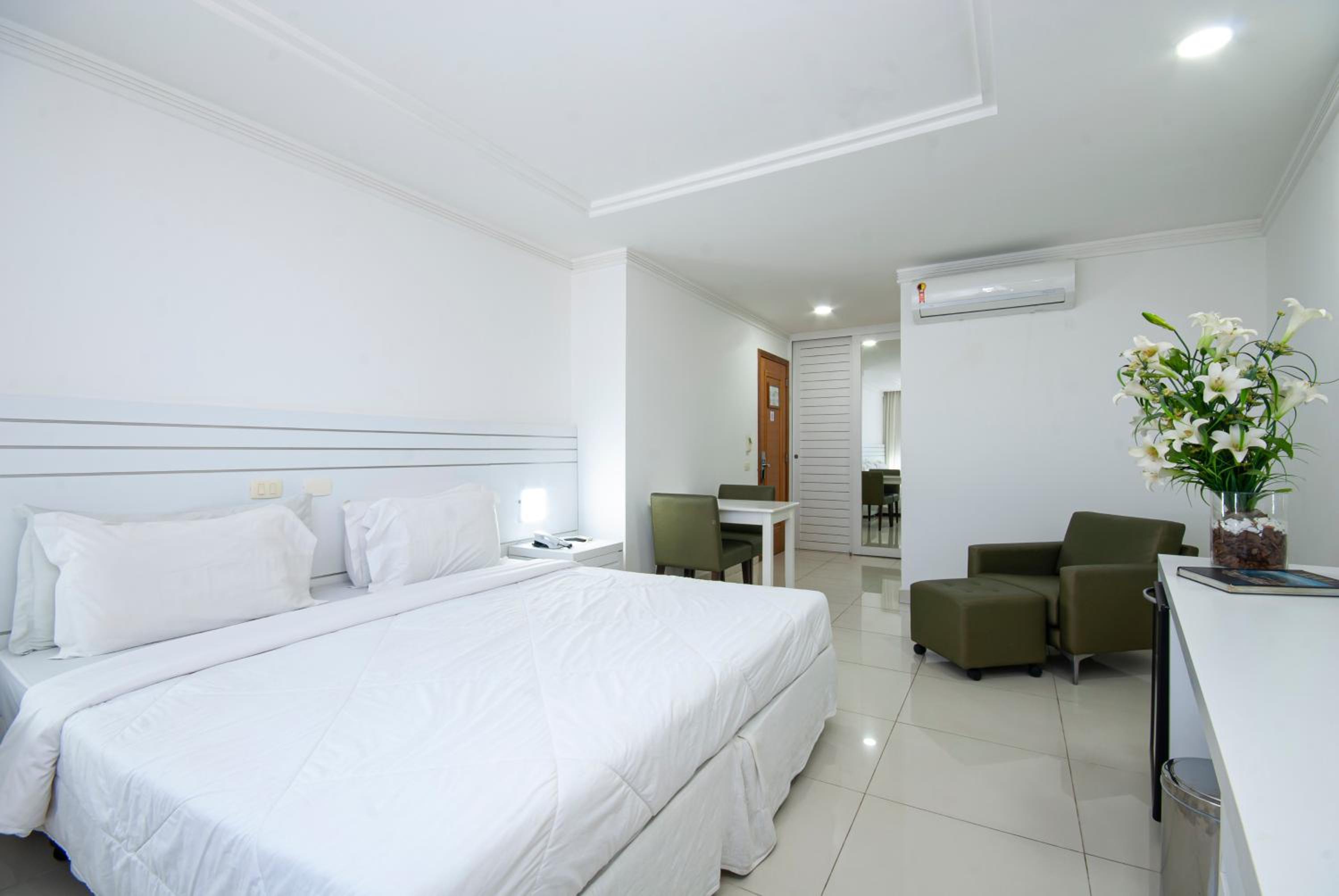 Suite - Photo 2