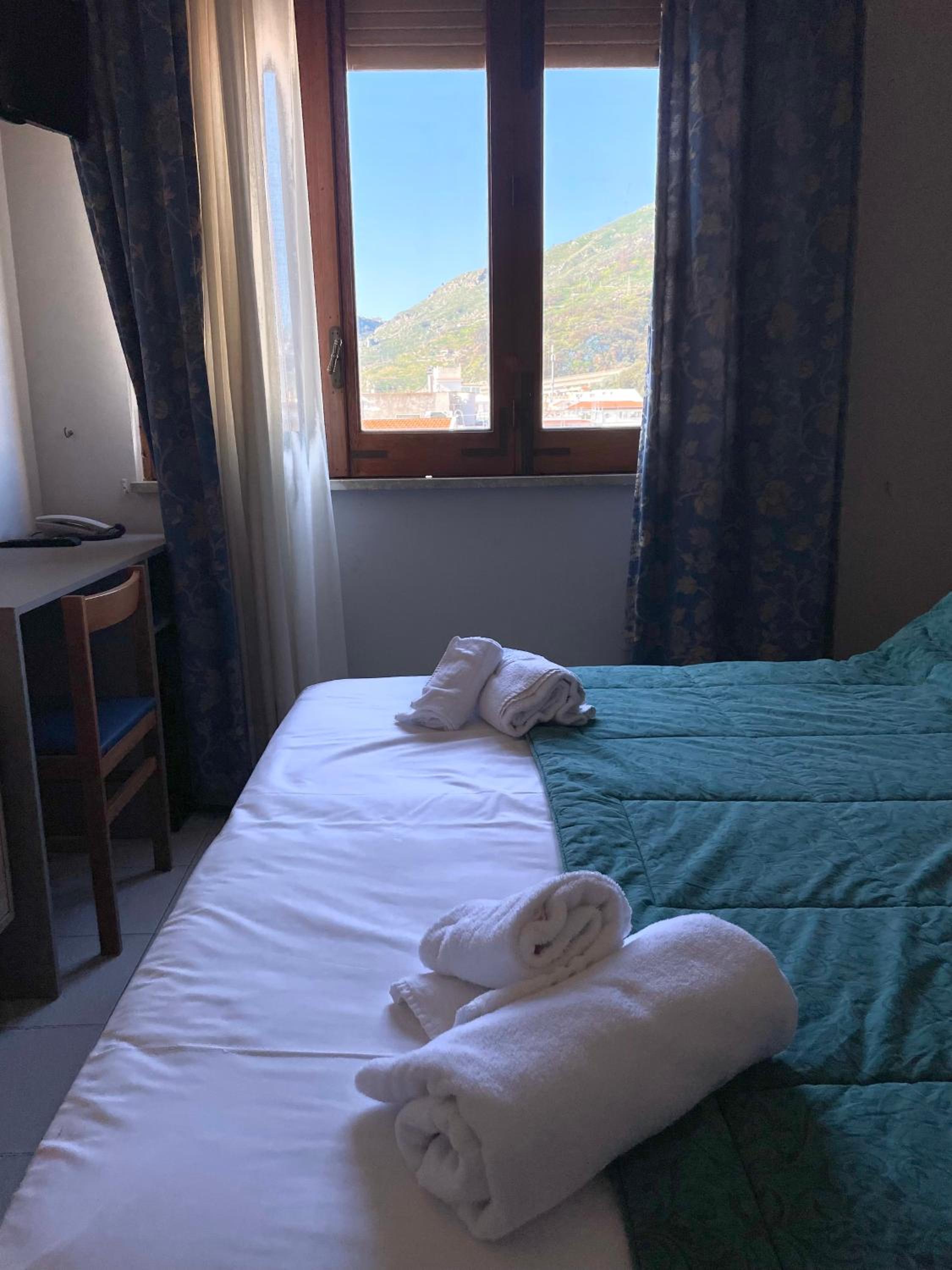 Double Room - Photo 3