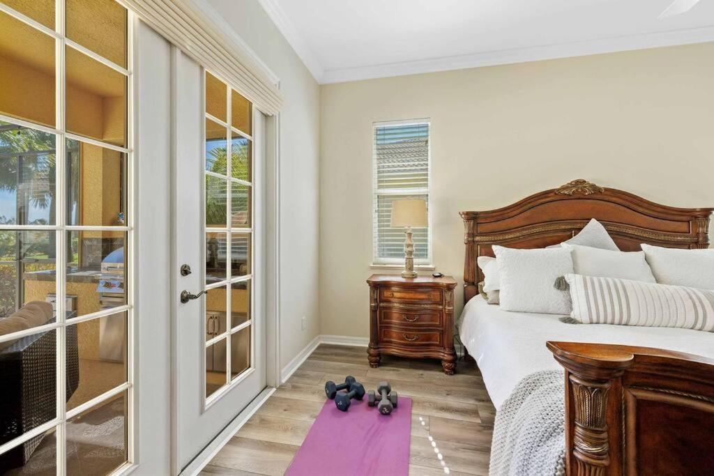 Three-Bedroom House photo 3