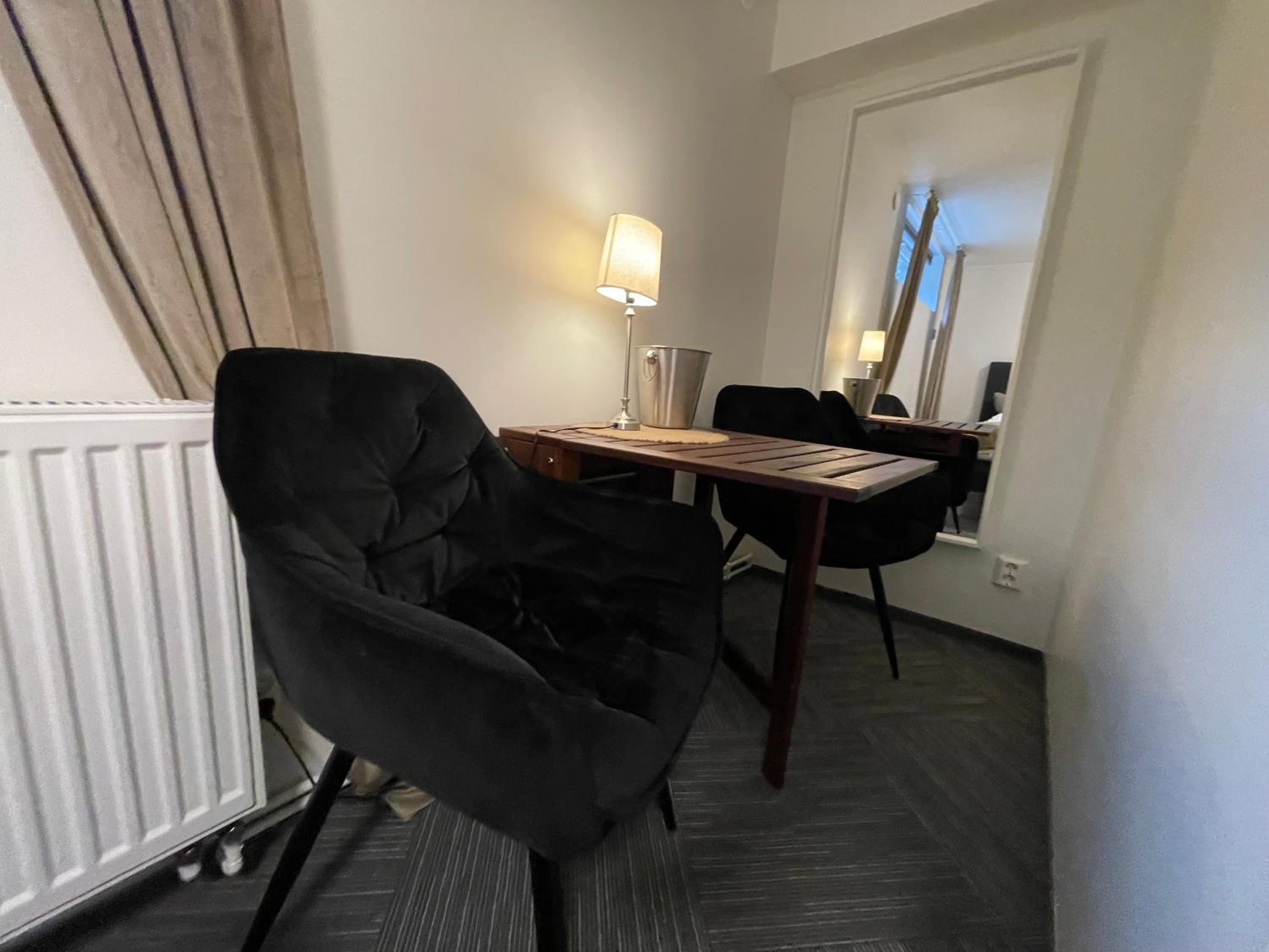 Double Room - Photo 4