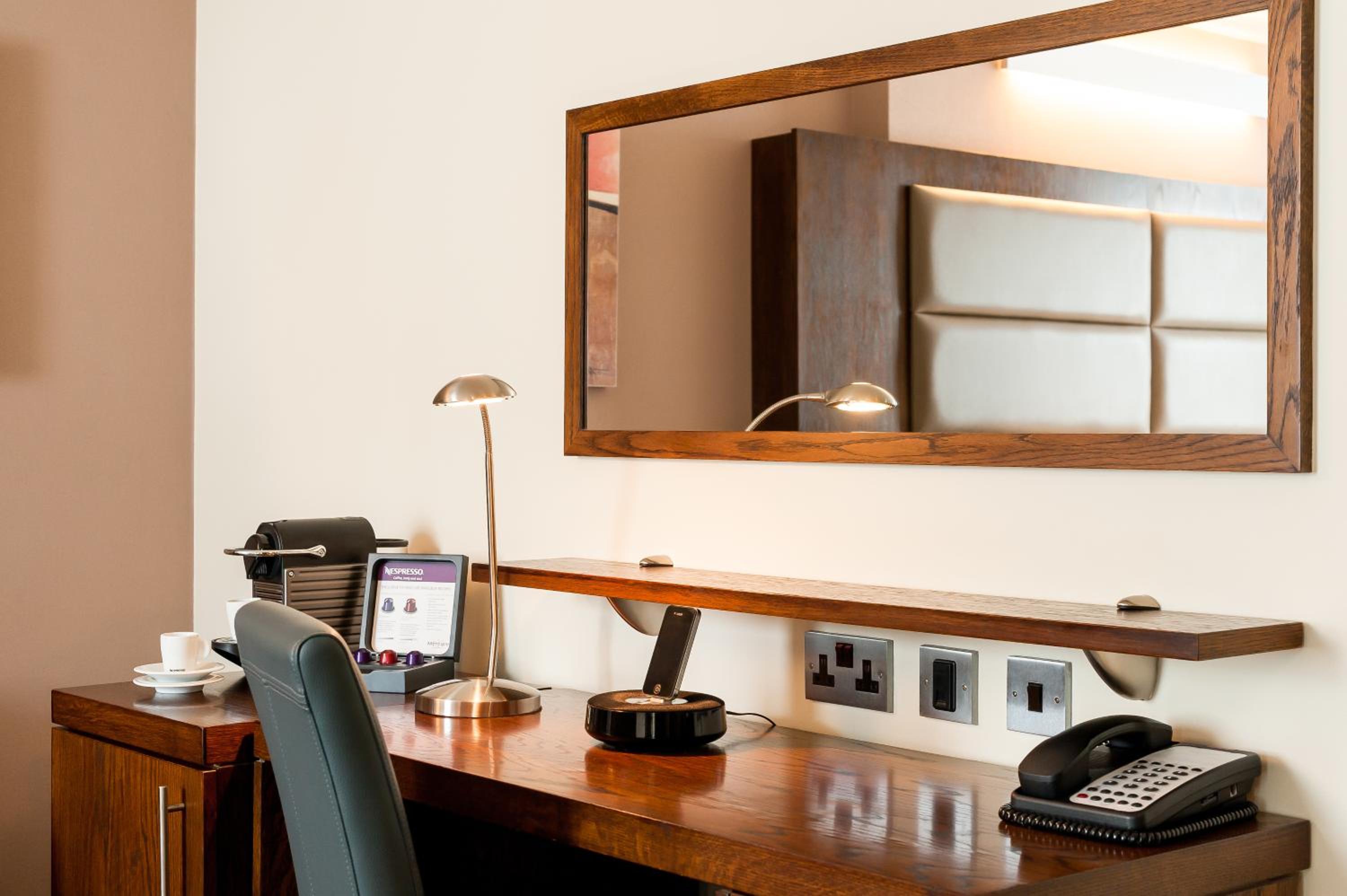 Executive Twin Room thumbnail 5