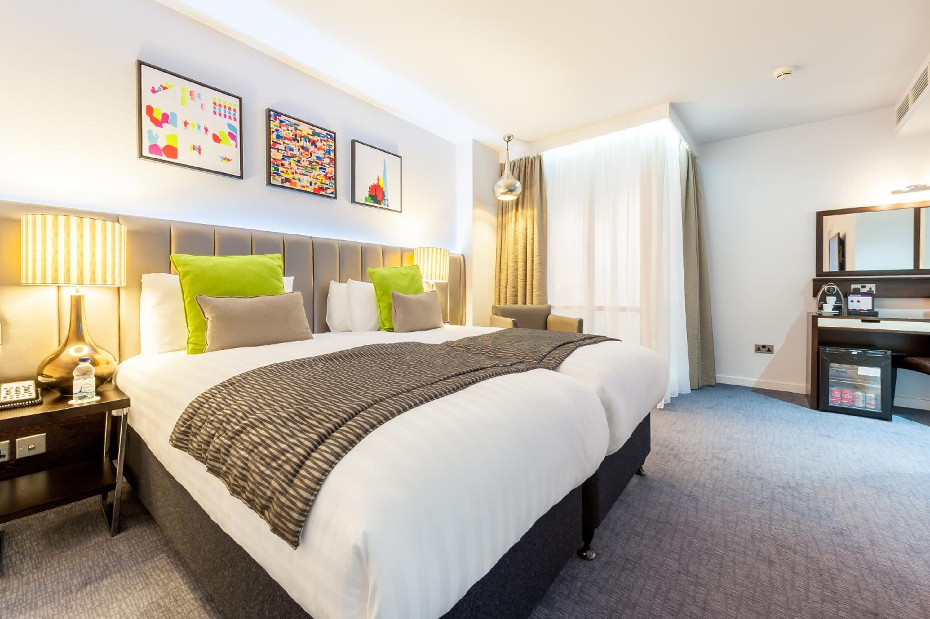 Executive Twin Room thumbnail 6