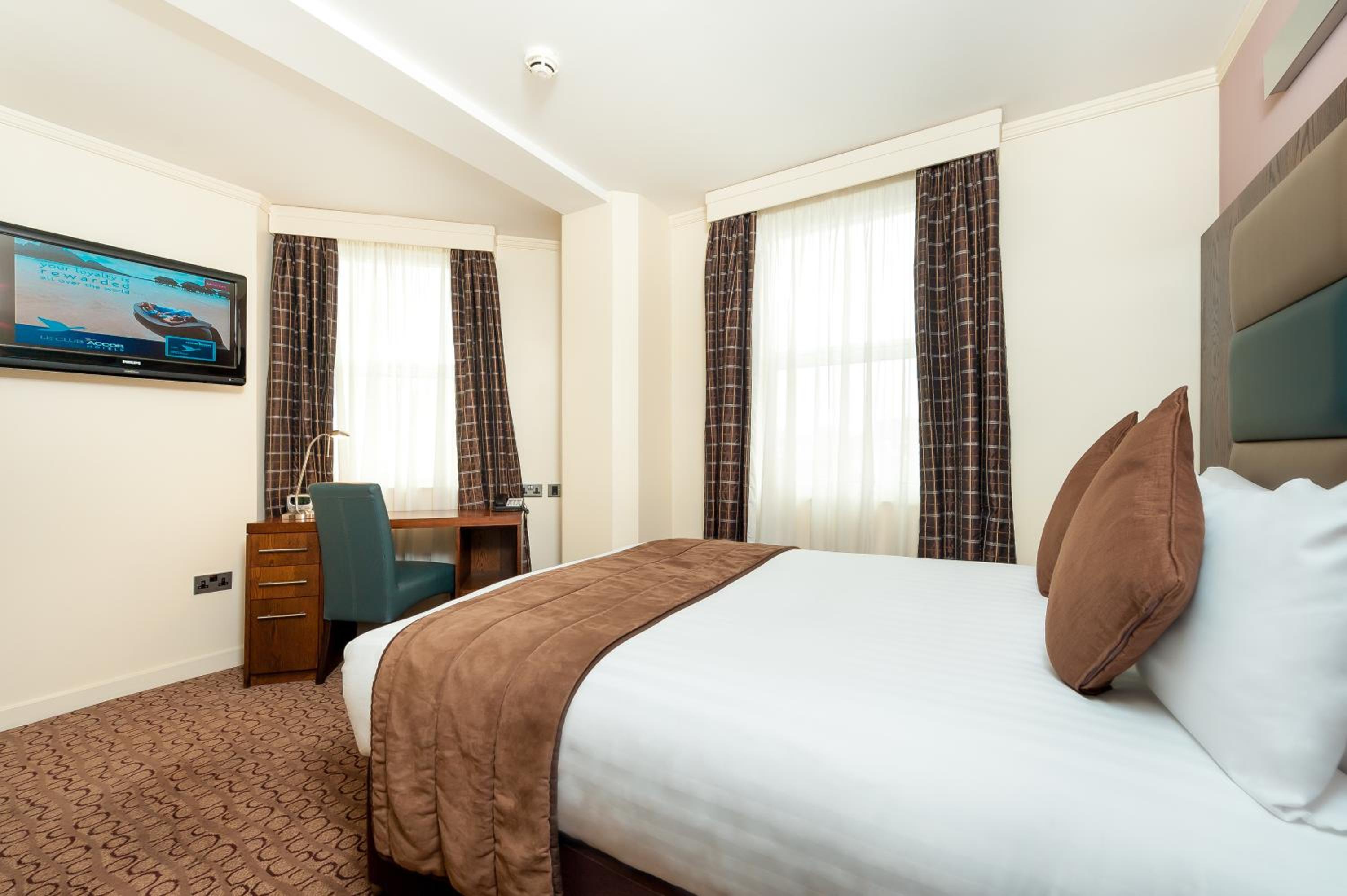 Standard Double Room thumbnail 5
