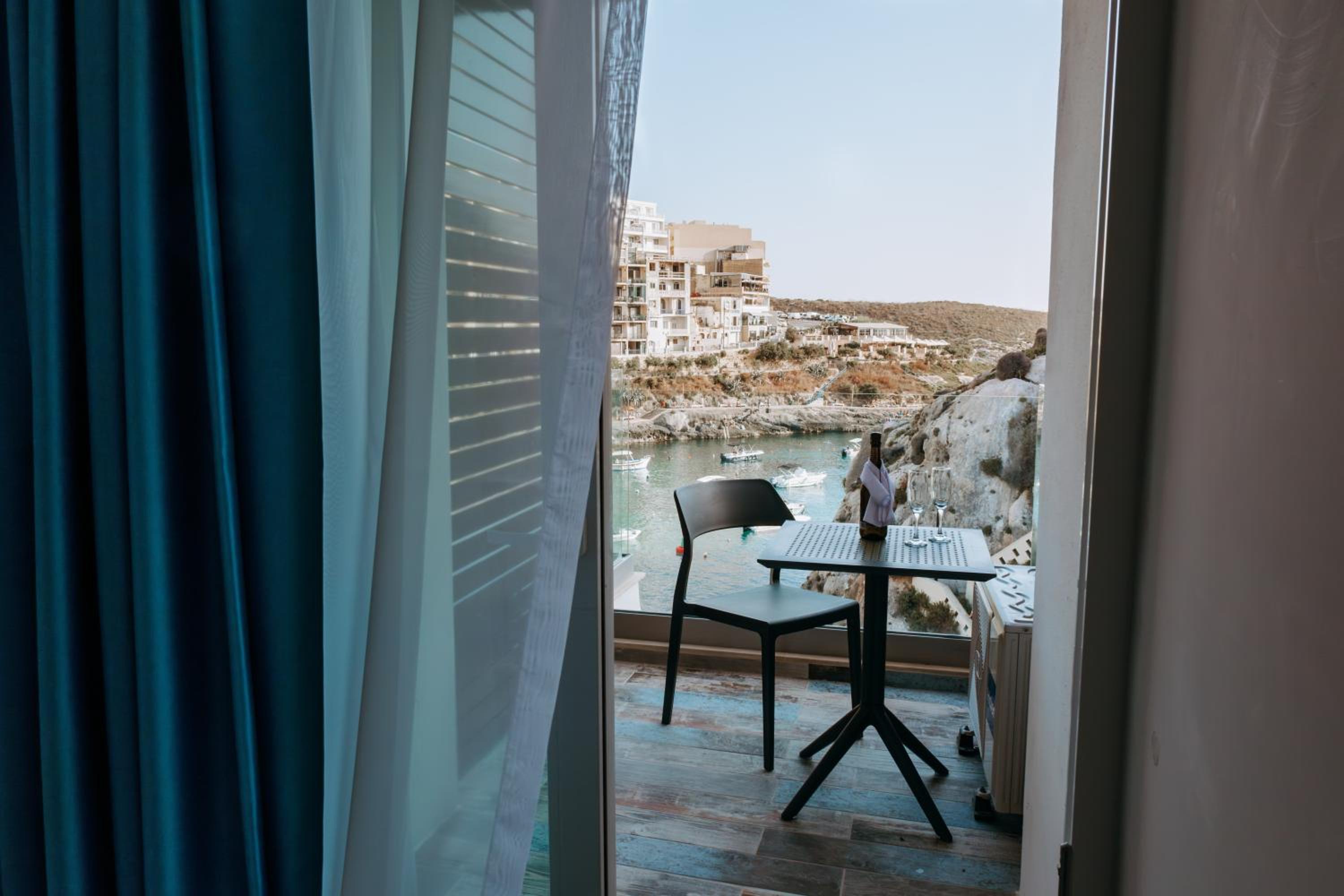 Double or Twin Room with Sea View photo 3
