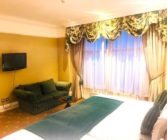 Triple Room with Bathroom photo 2