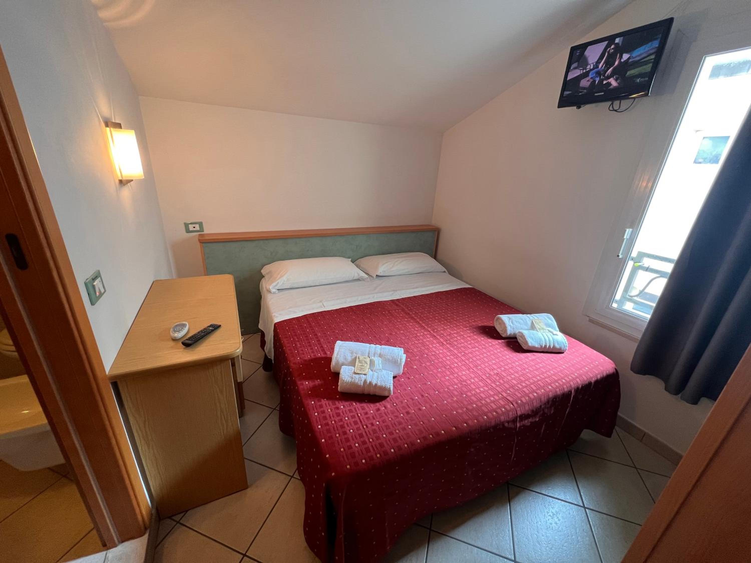 Small Double Room photo 1
