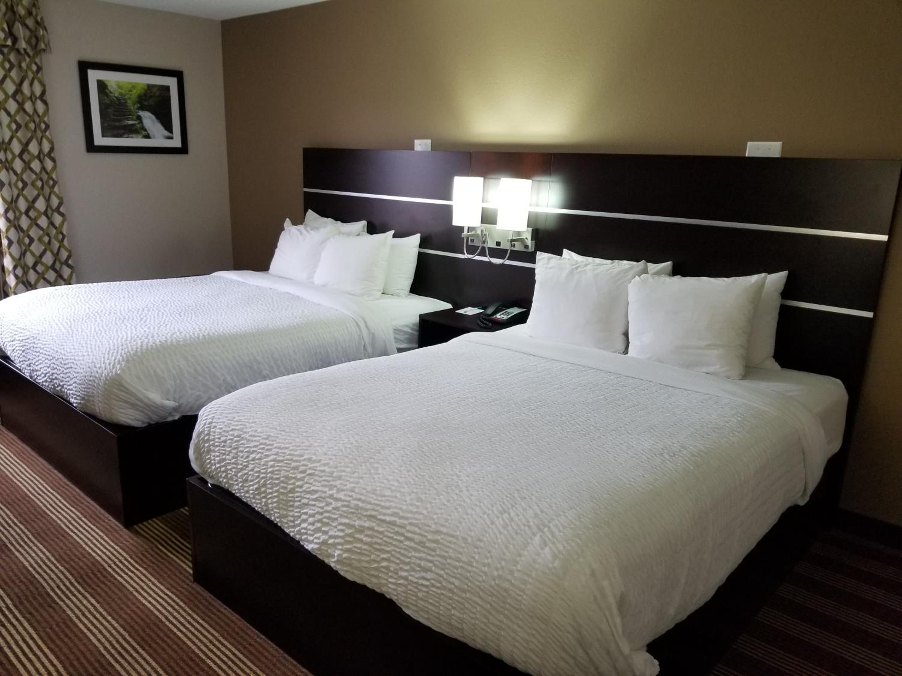 Deluxe Queen Room with Two Queen Beds - Non-Smoking With Balcony  - Photo 10