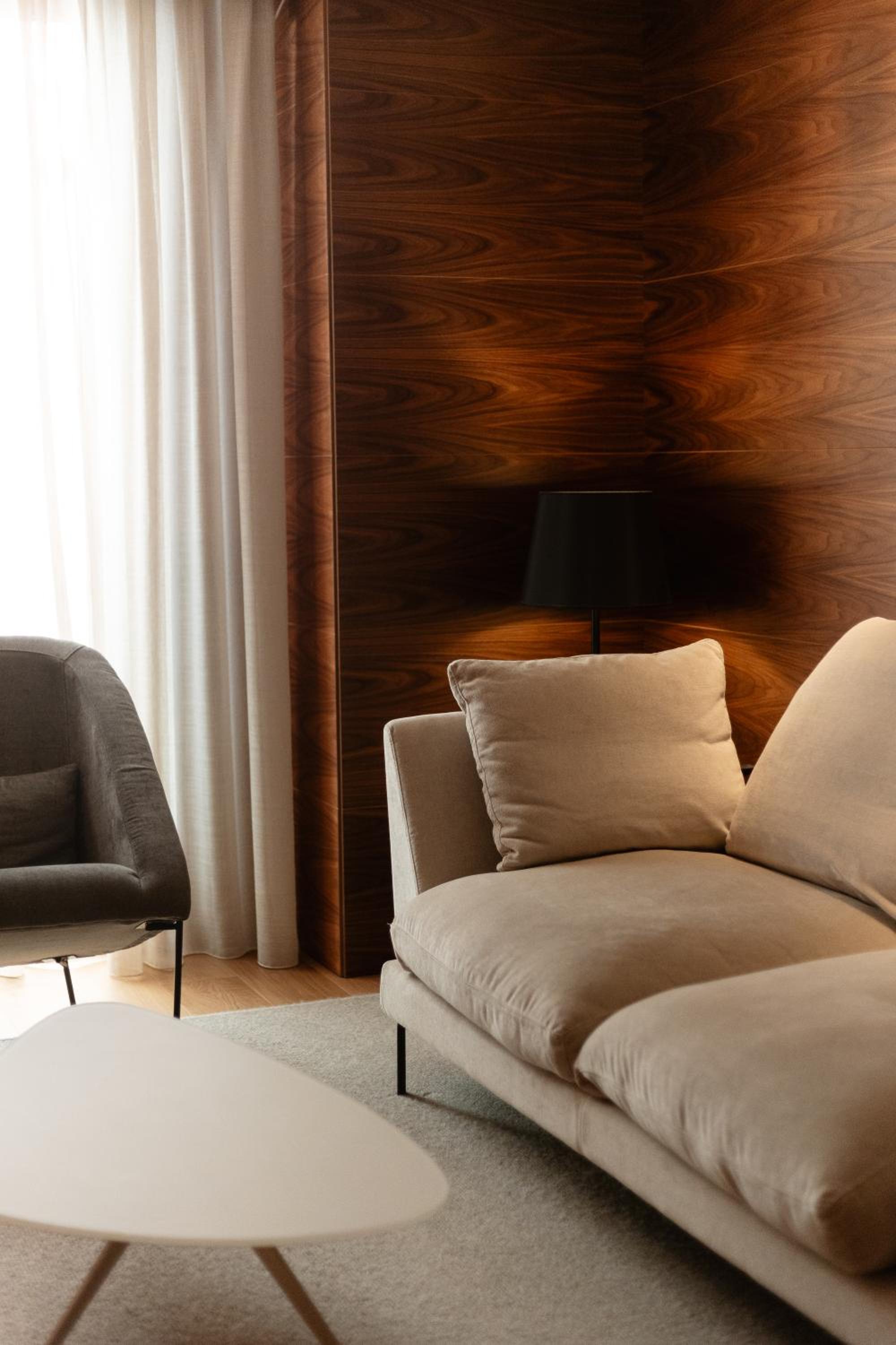 Deluxe Queen Suite with Spa Bath - Photo 12
