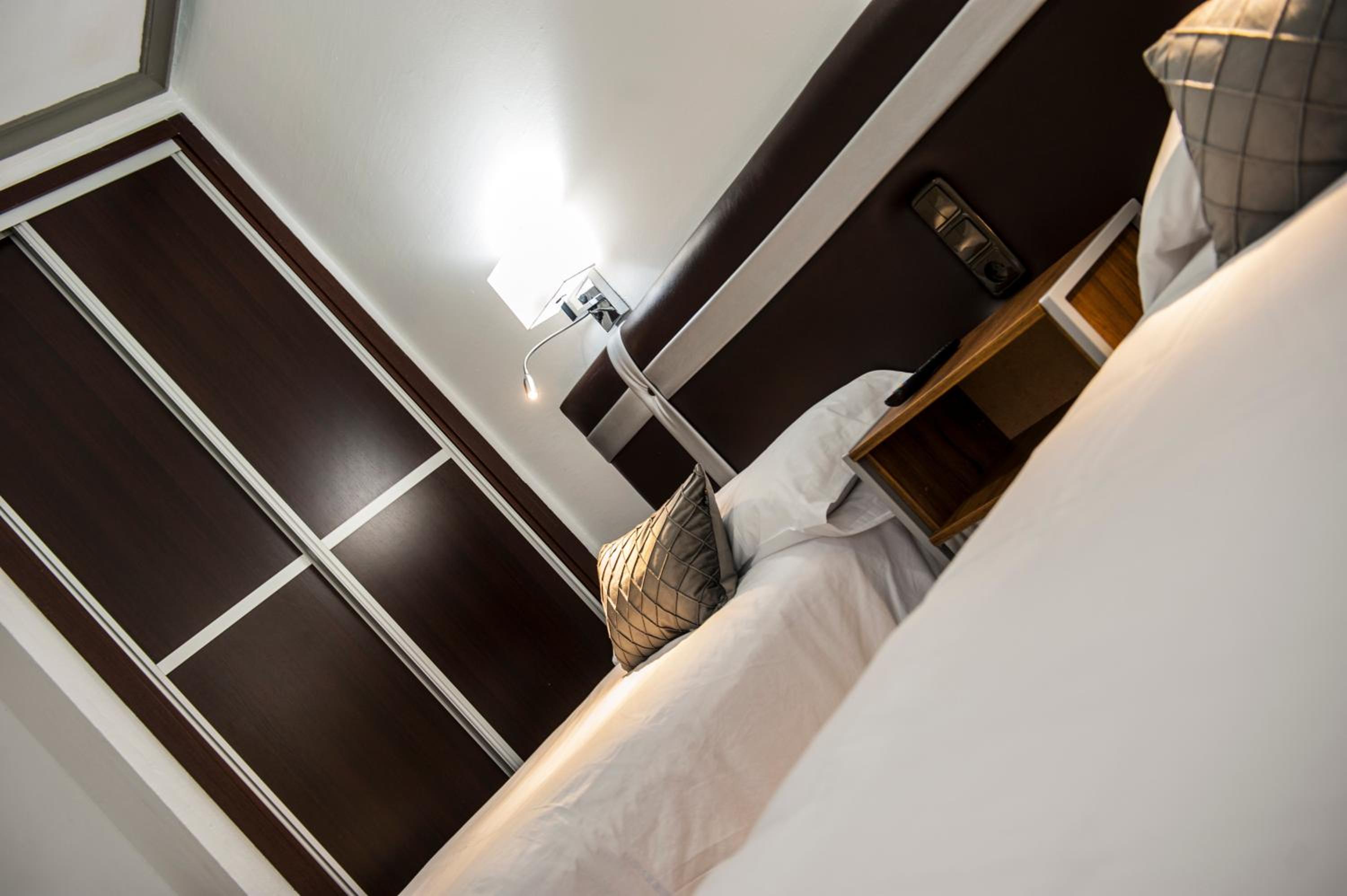 Double or Twin Room - Photo 5