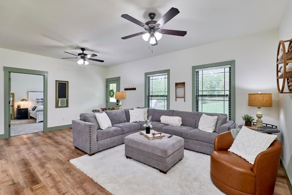 Three-Bedroom Apartment photo 1