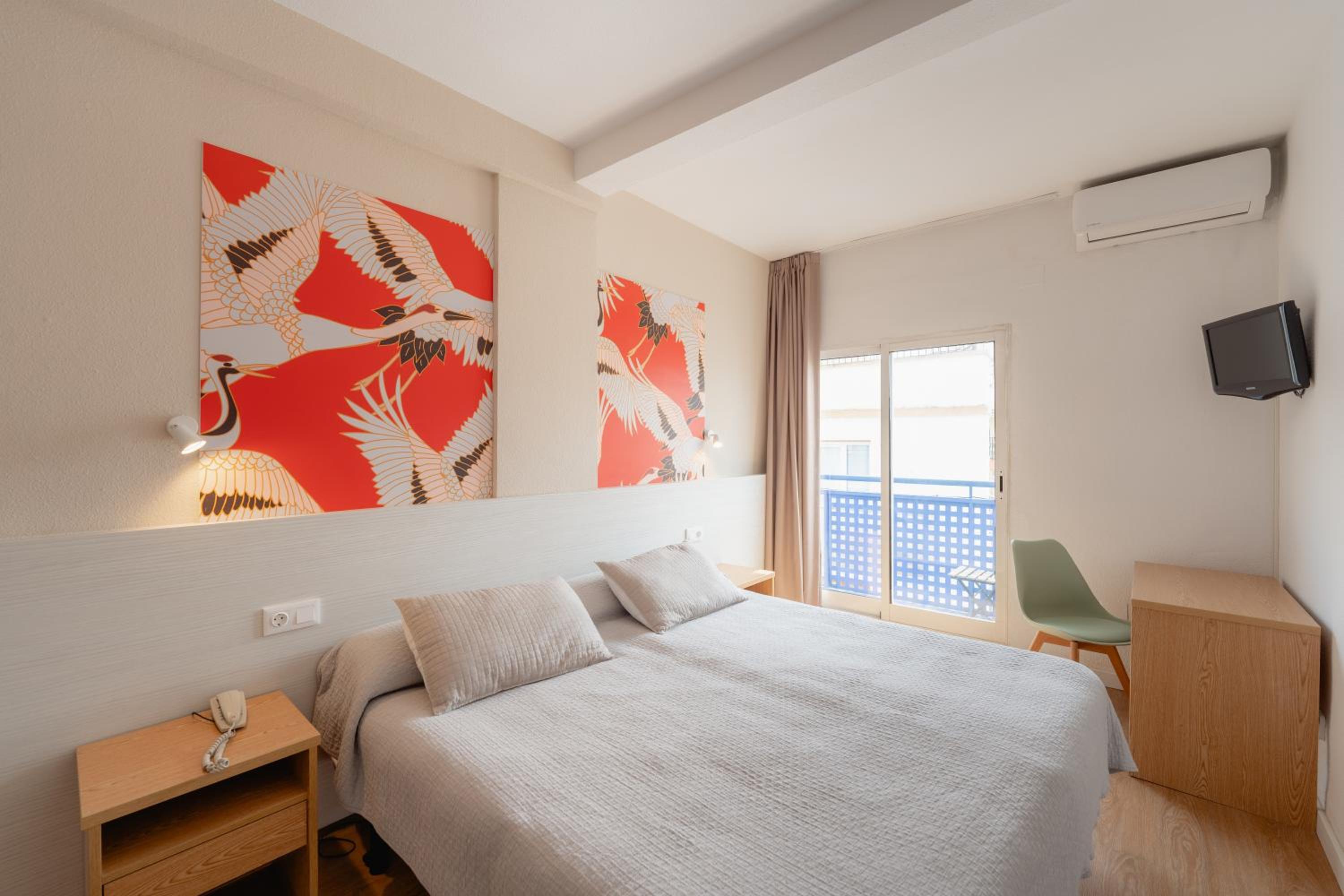 Double or Twin Room with Balcony - Photo 1