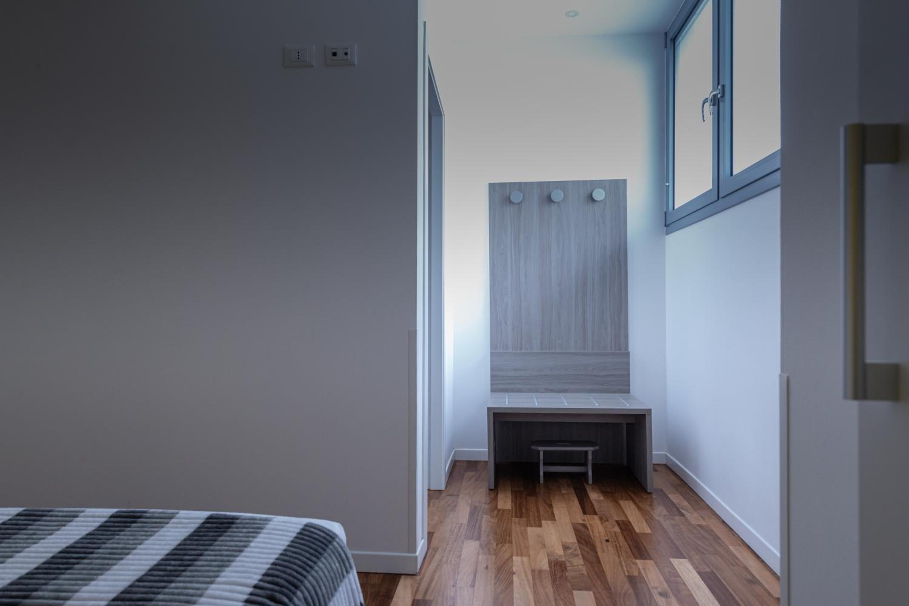 Double Room with Private Bathroom - Photo 9