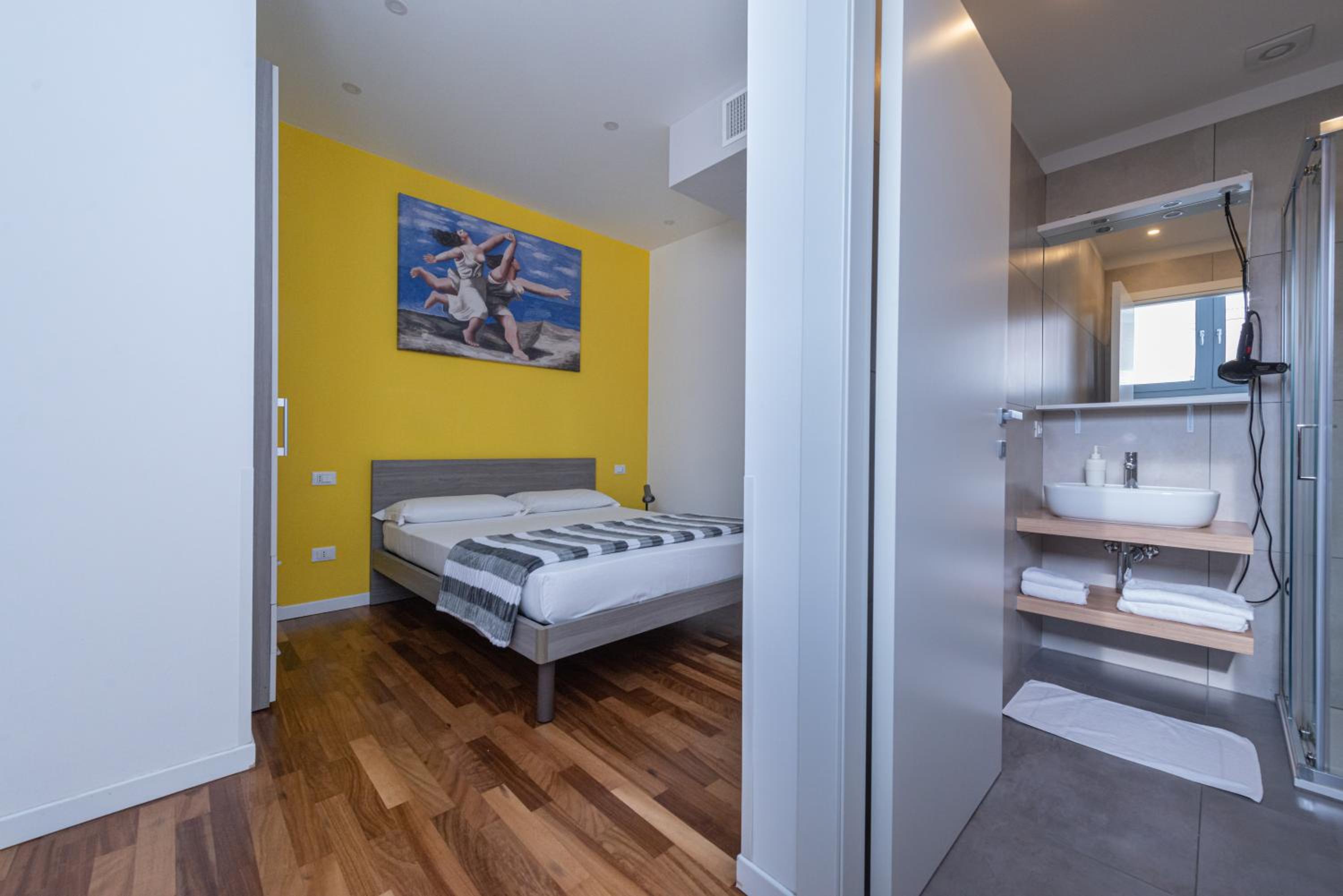 Double Room with Private Bathroom - Photo 8