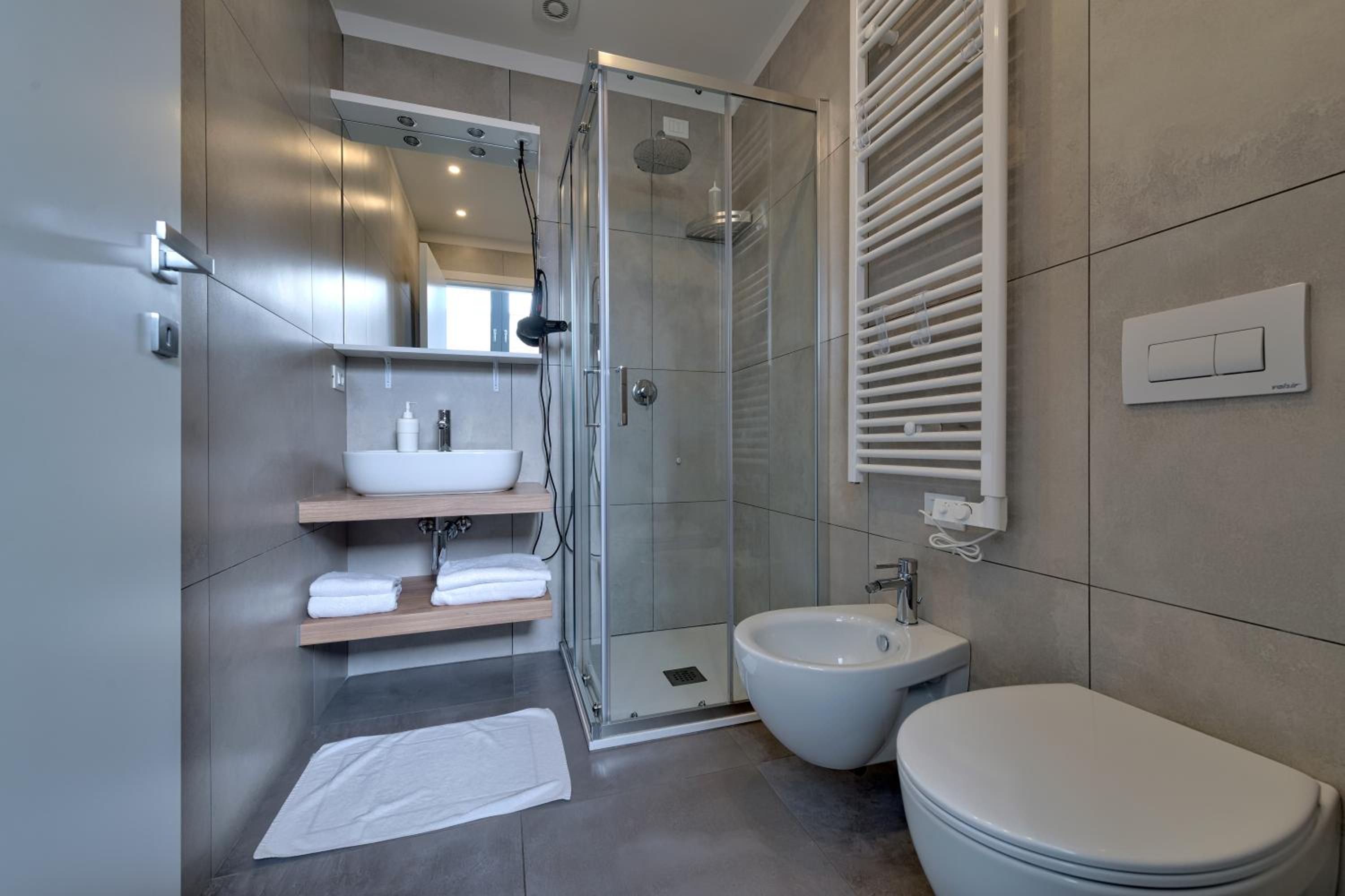Double Room with Private Bathroom - Photo 19