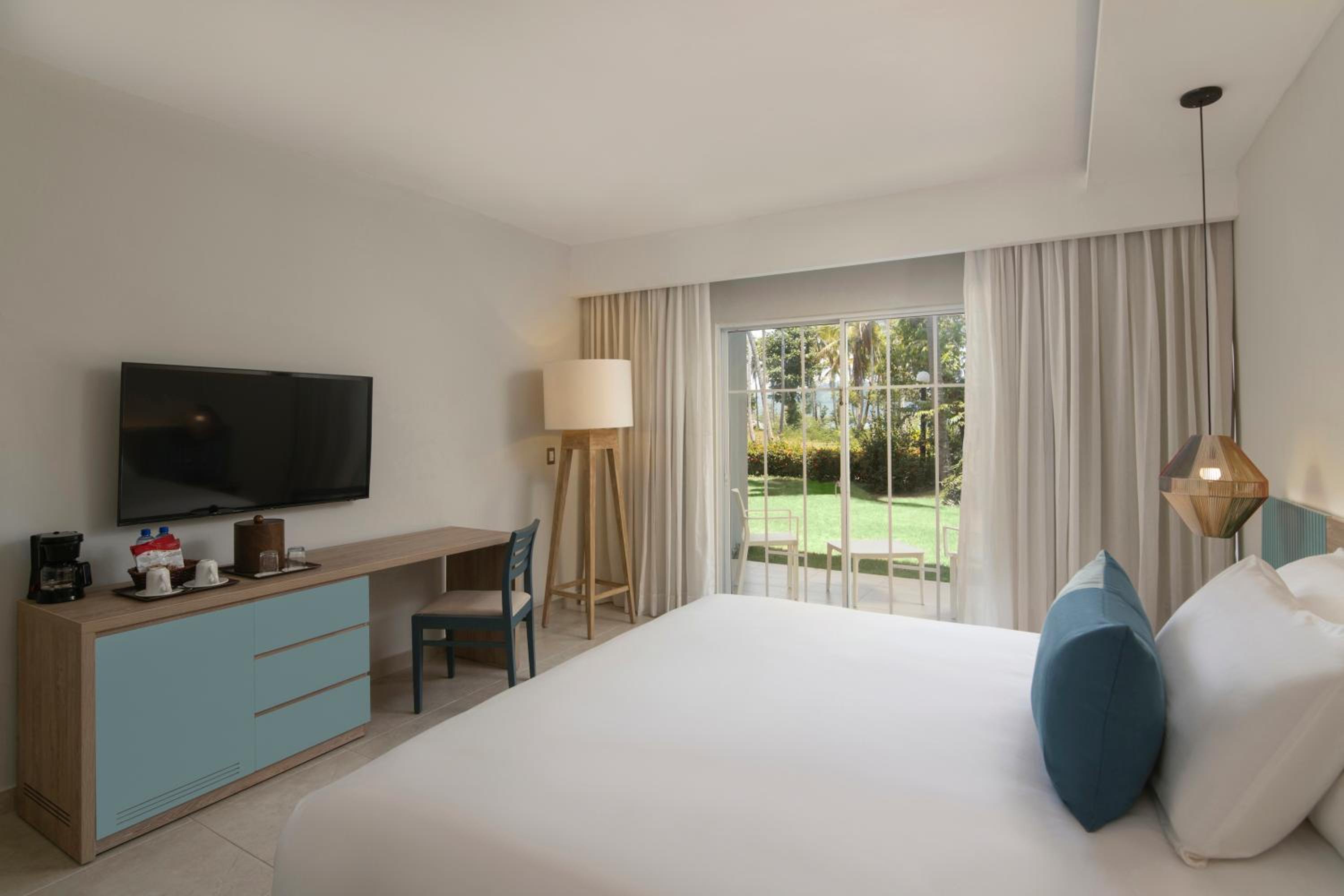 Standard King Room with Garden View photo 2