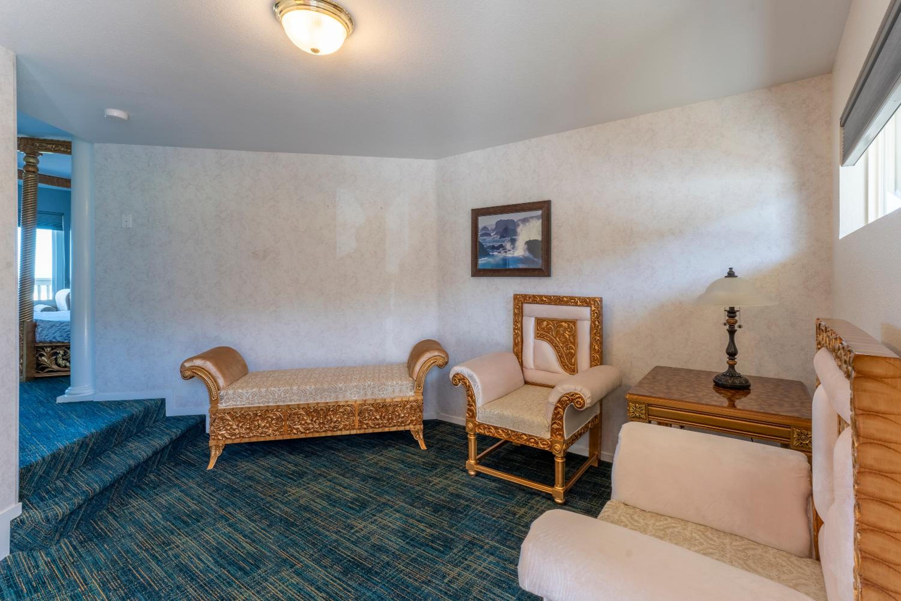 Deluxe King Suite photo 2