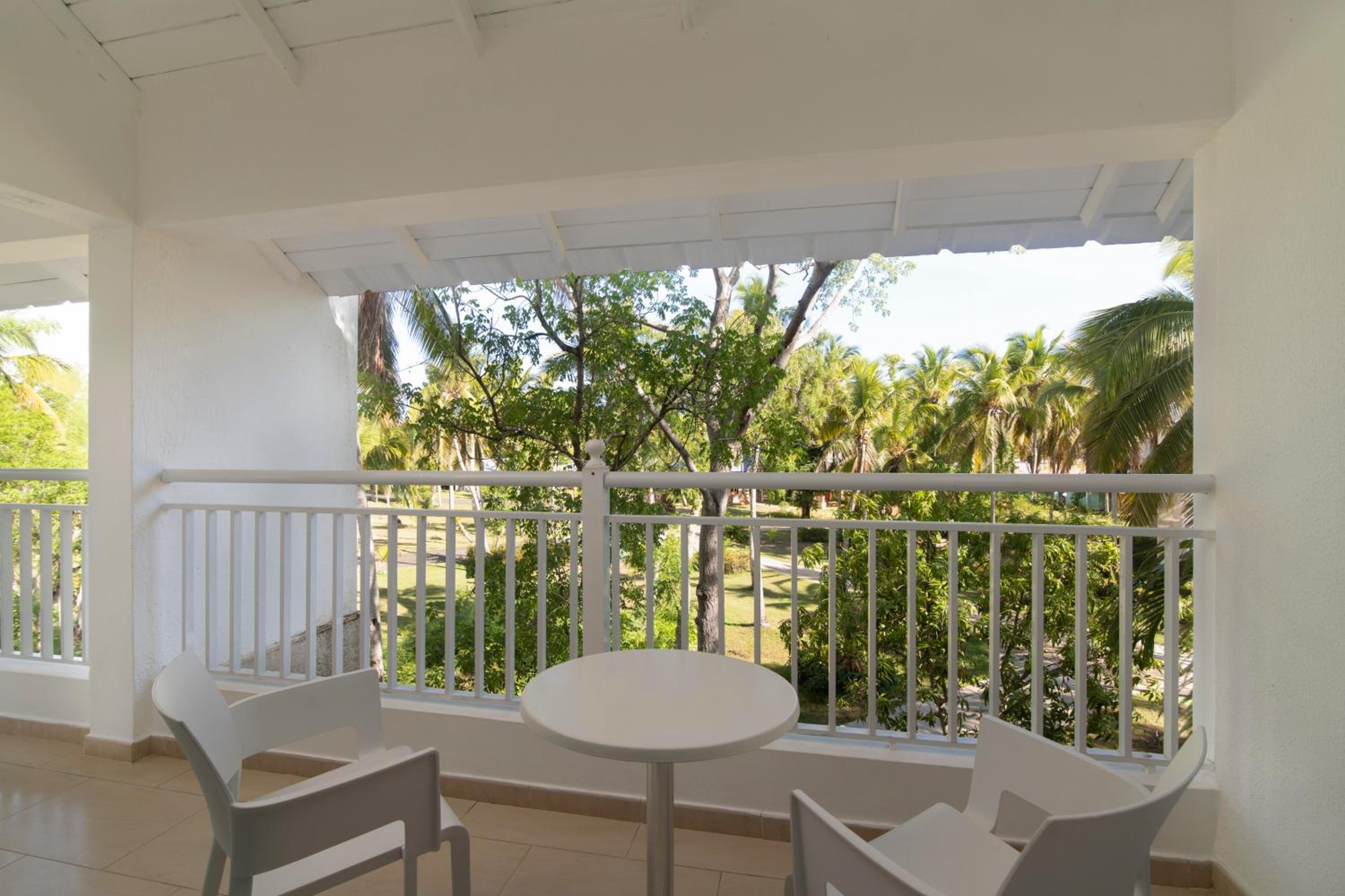 Premium Room with Two Double Beds and Garden View photo 3