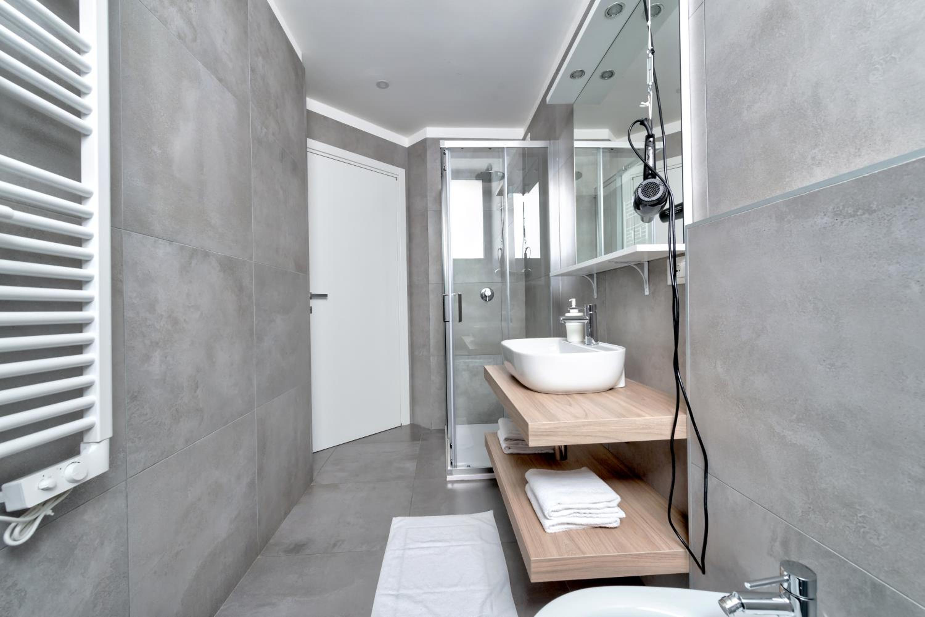 Double or Twin Room with Private Bathroom photo 3