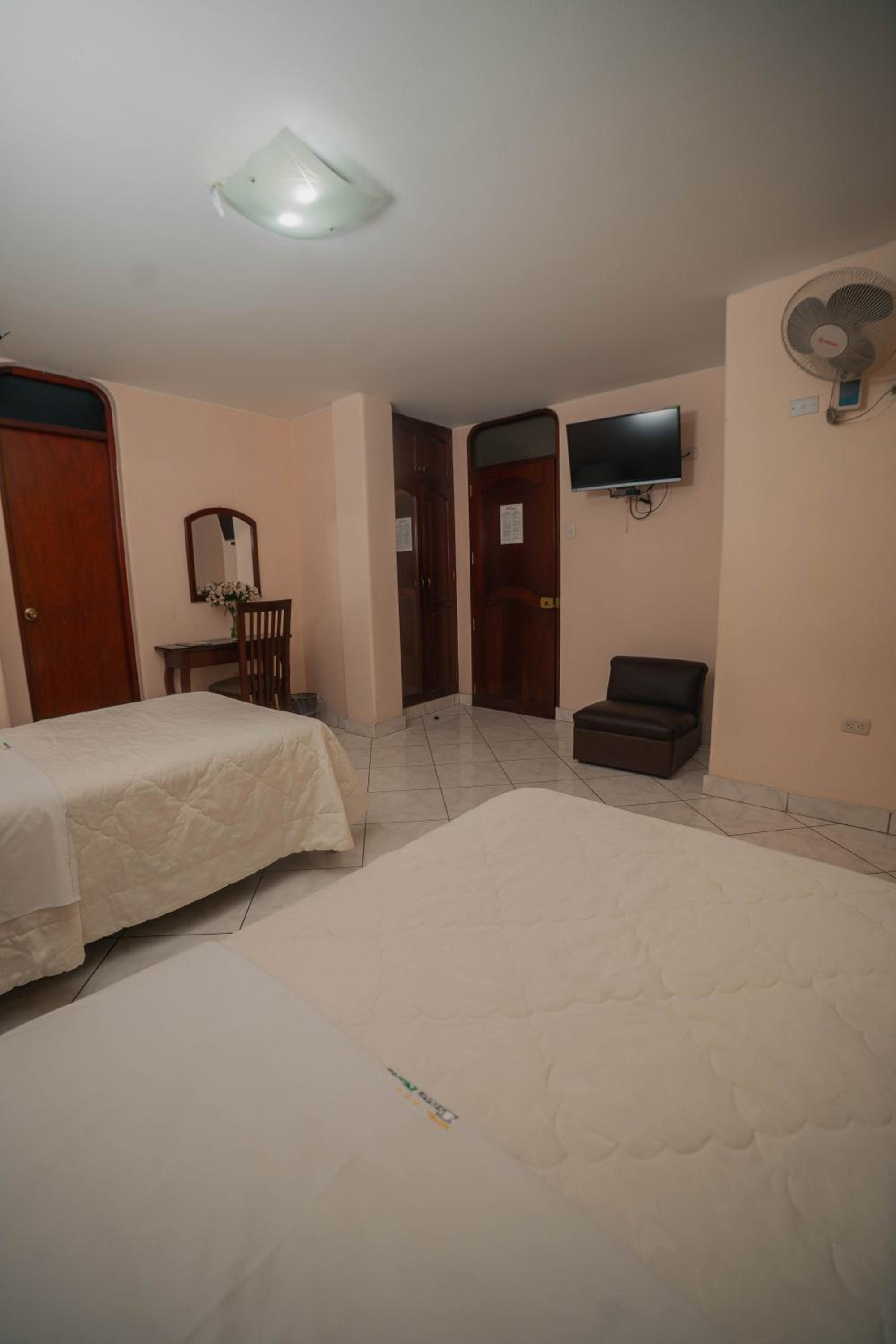 Large Double Room photo 2
