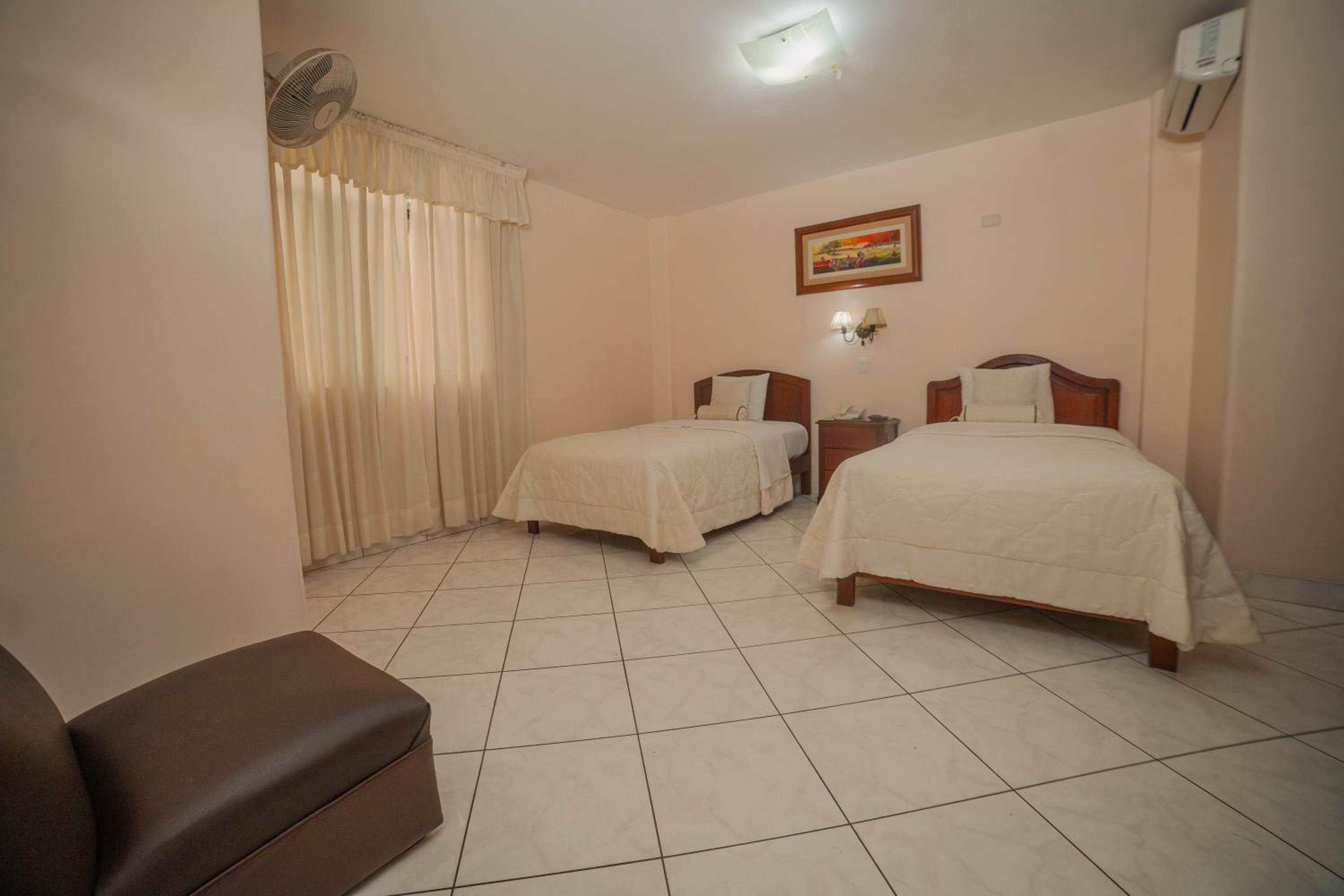 Large Double Room photo 1