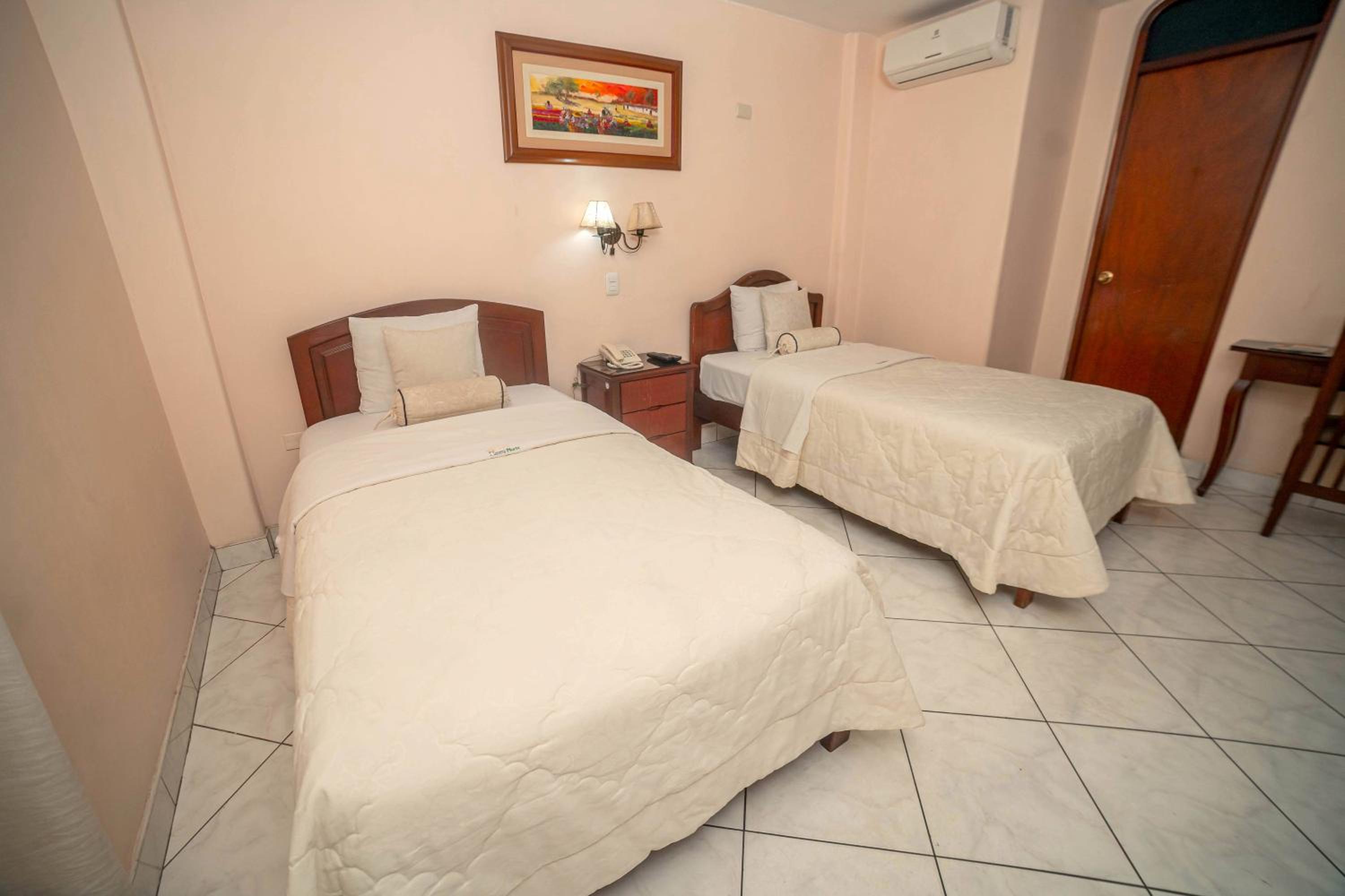 Large Double Room photo 3
