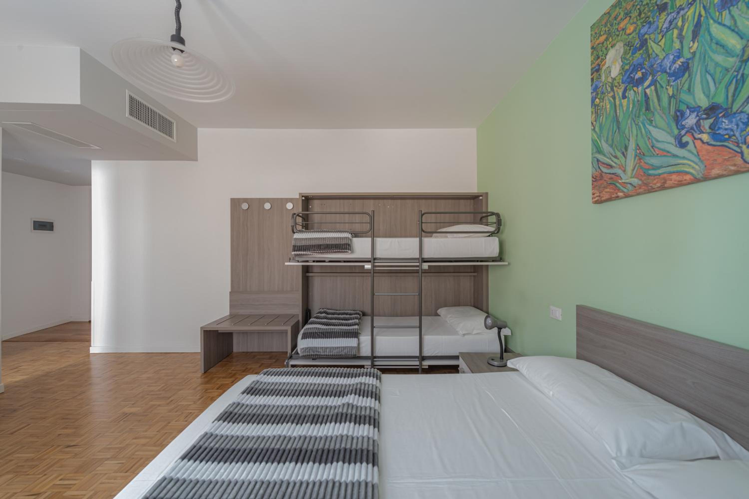 Double or Twin Room with Private Bathroom - Photo 9