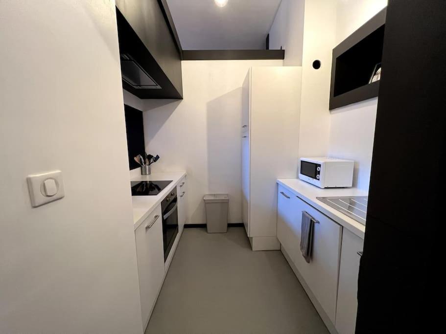 One-Bedroom Apartment photo 2