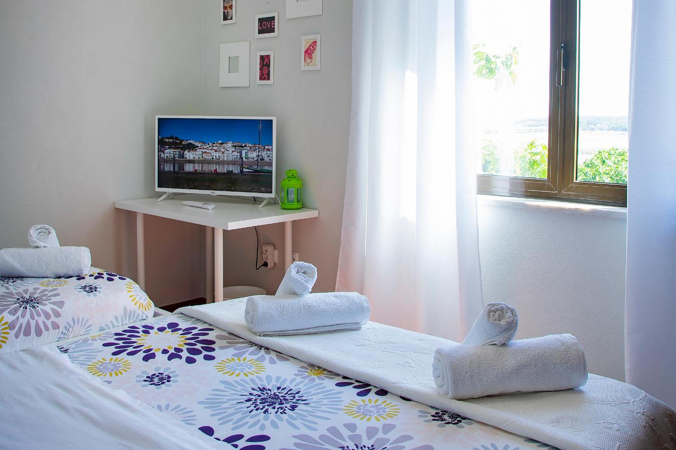 Deluxe King Room - Photo 5