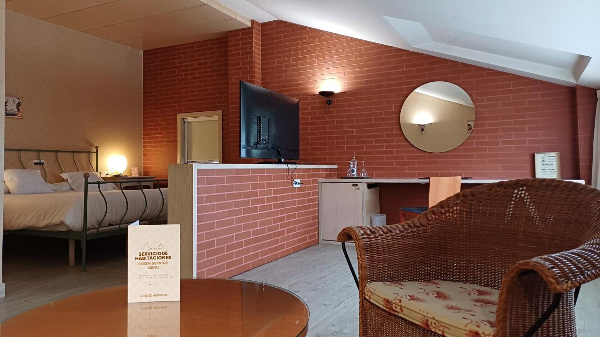 Standard Suite - Photo 2