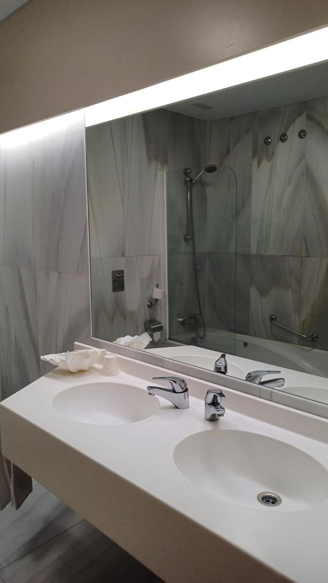 Standard Suite - Photo 8