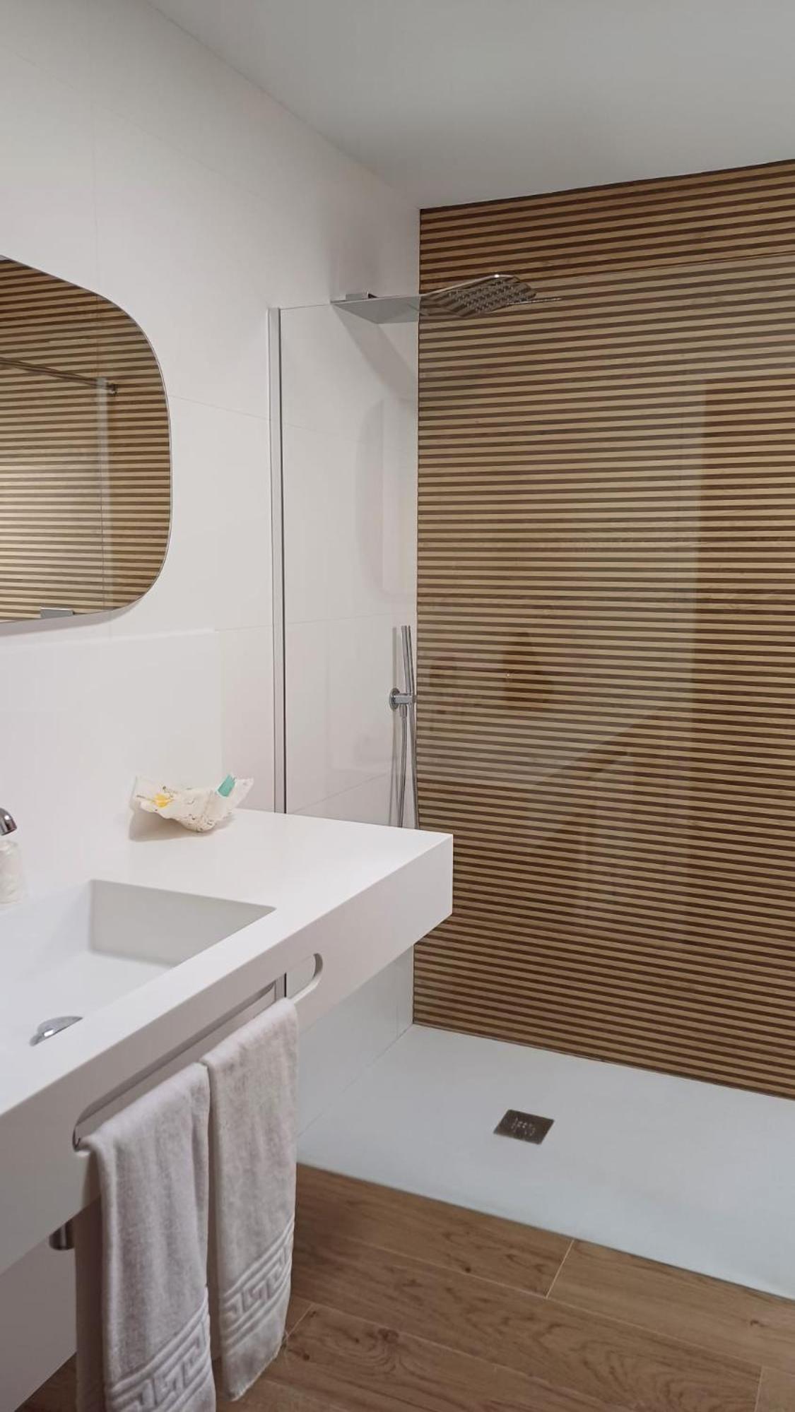 Standard Suite - Photo 13