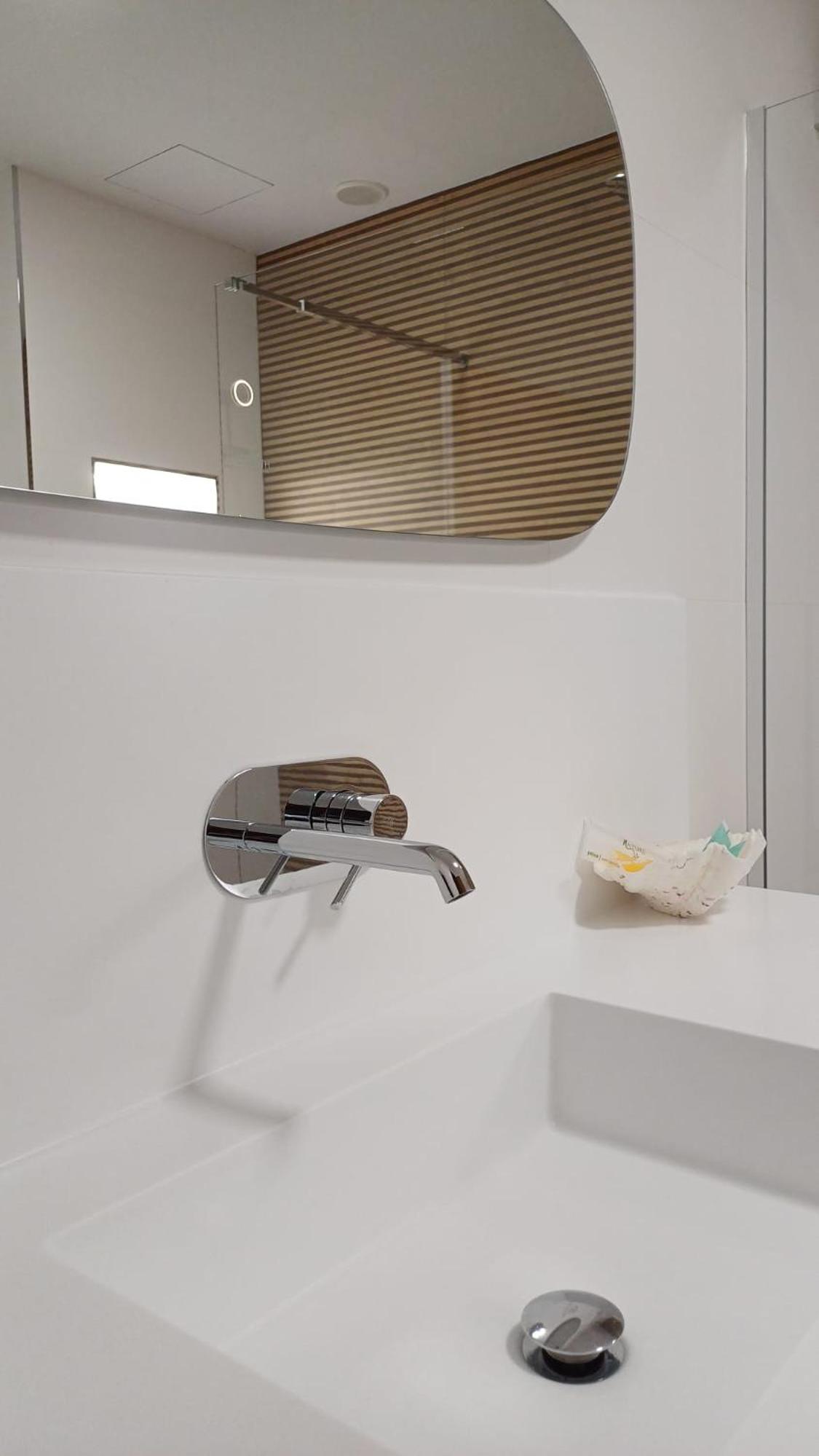 Standard Suite - Photo 24
