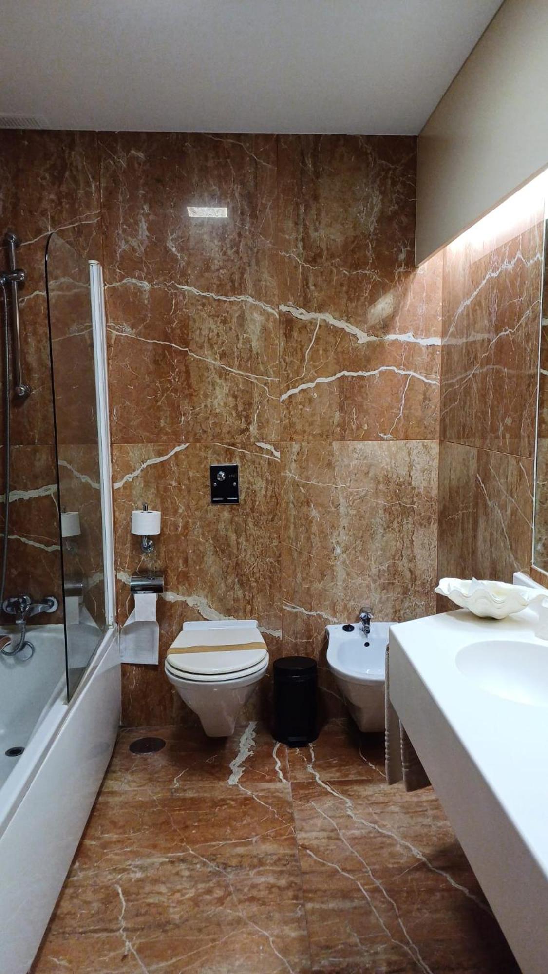 Standard Suite - Photo 22