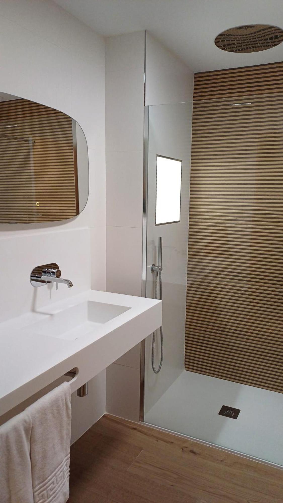 Double or Twin Room (2 Adults) - Photo 11