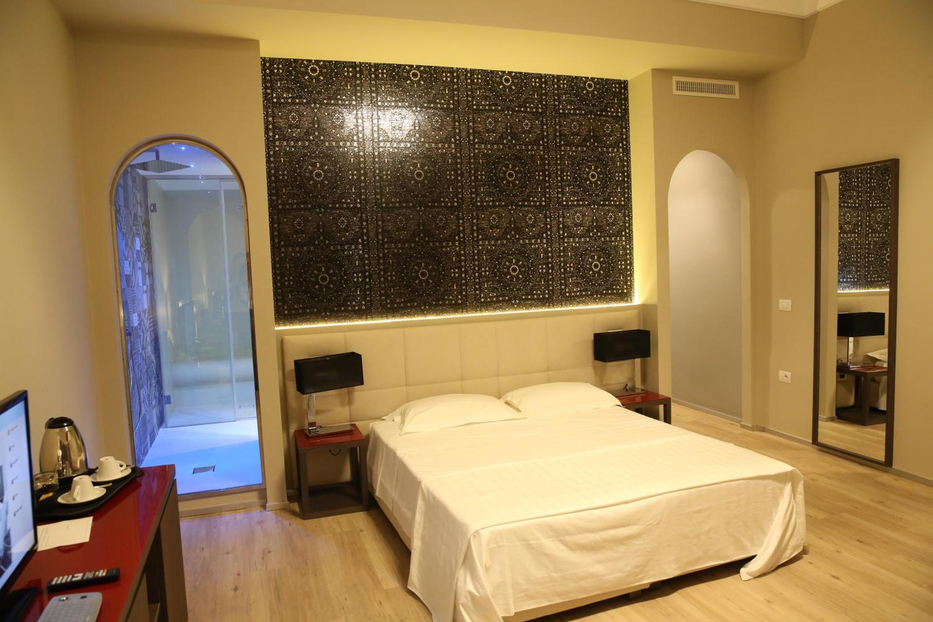 Deluxe Double Room with Balcony - Photo 1