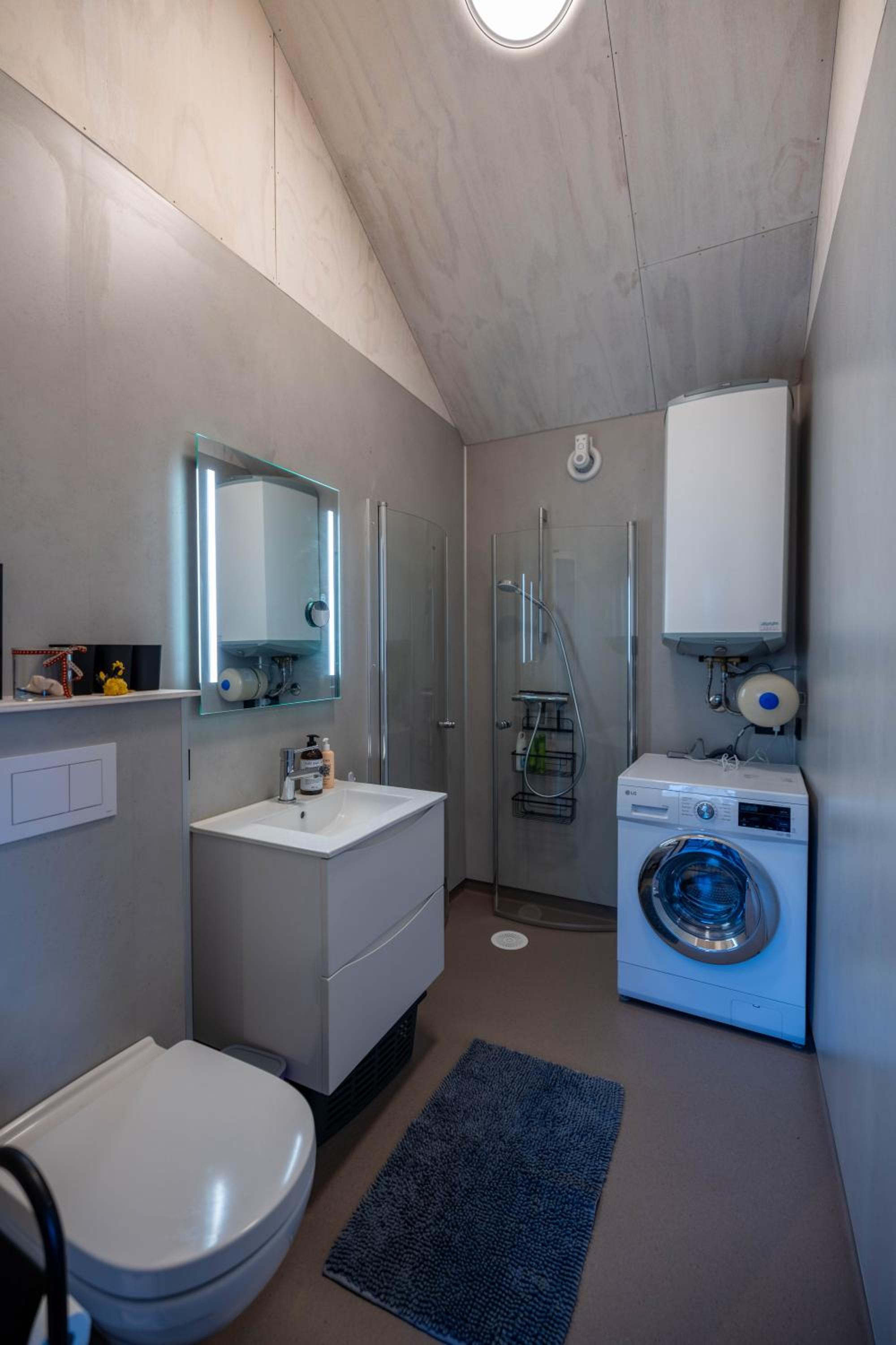 Three-Bedroom House photo 2