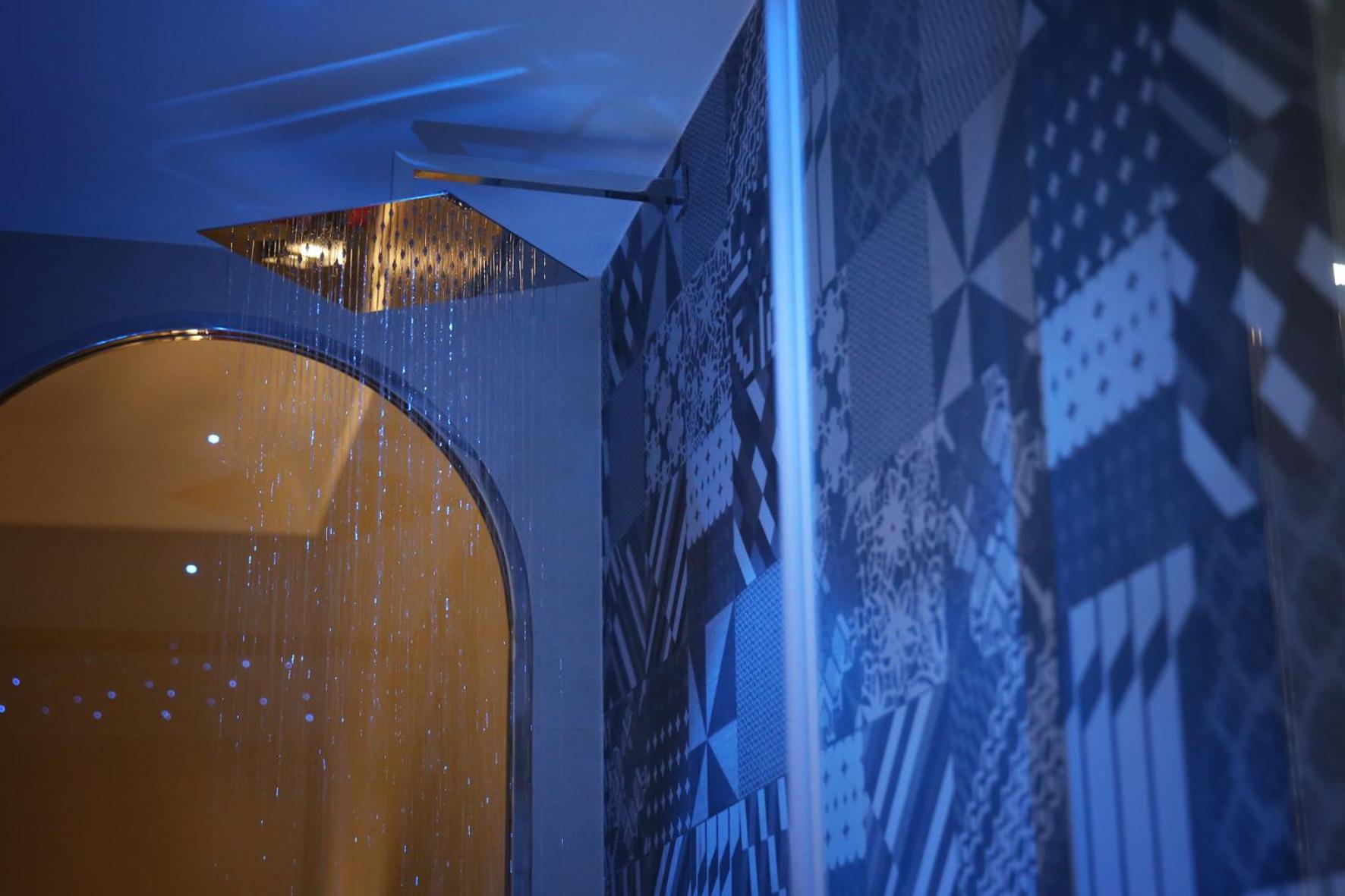 Deluxe Double Room with Balcony - Photo 5