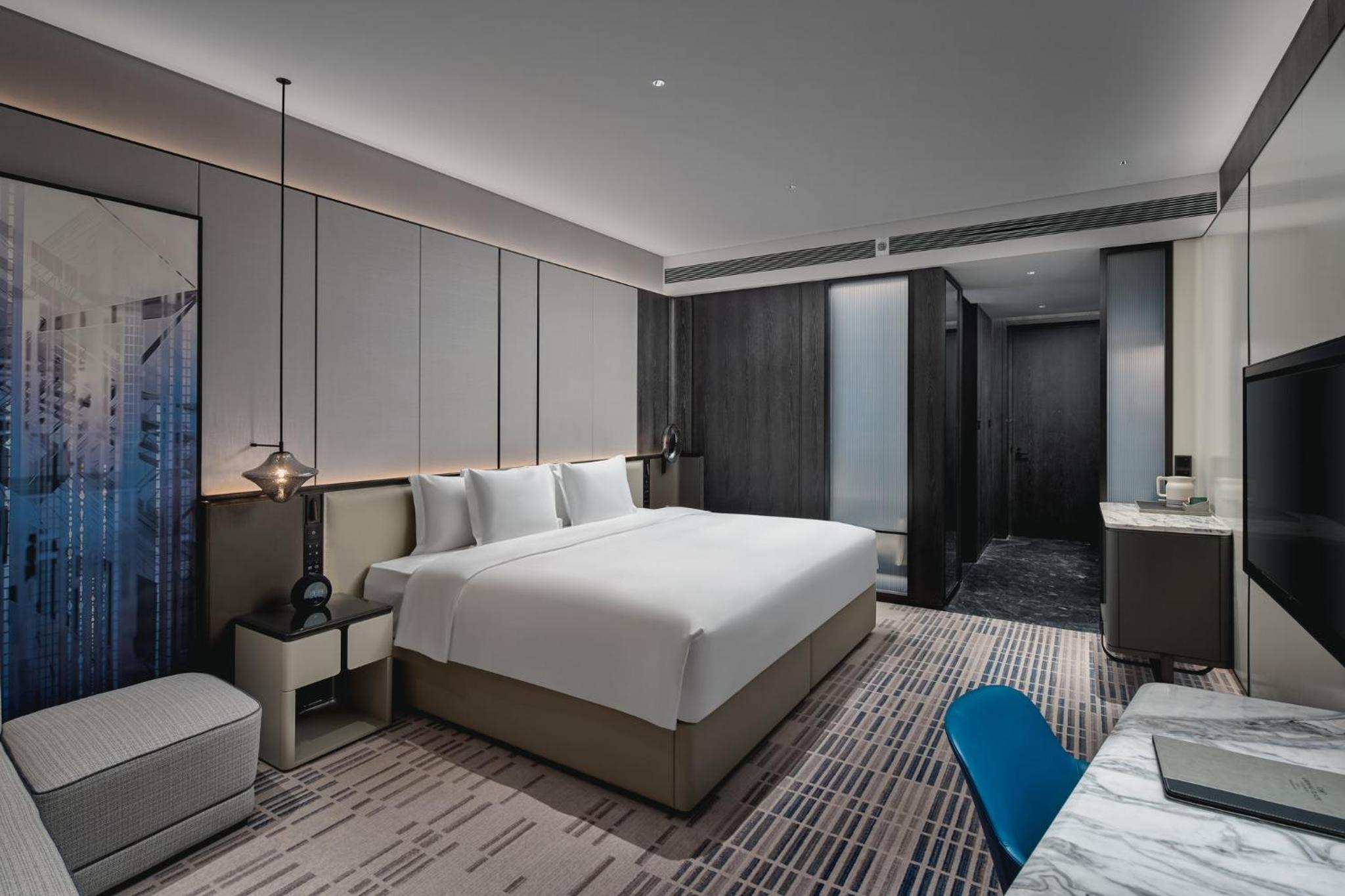 Standard King Room photo 2