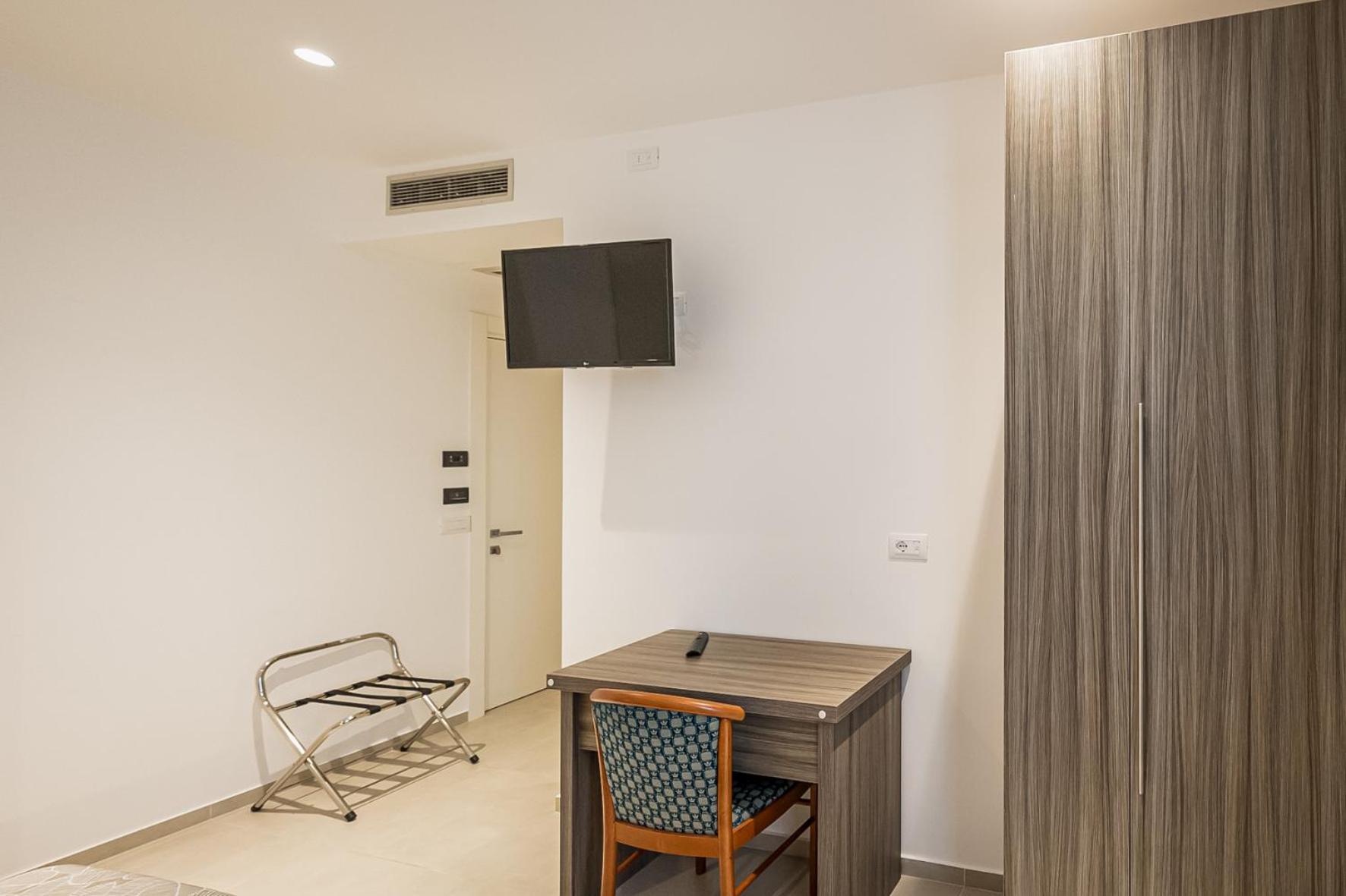 Double or Twin Room photo 2