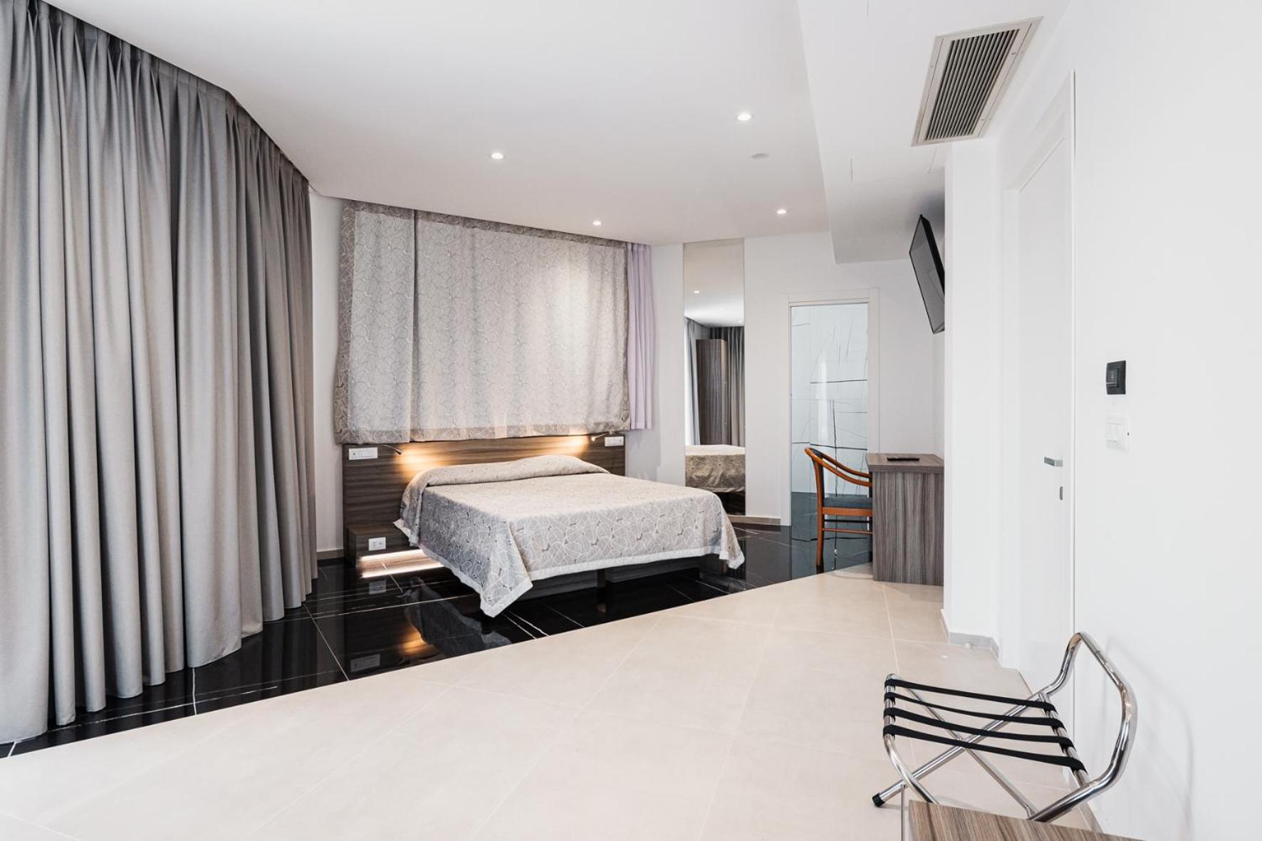Deluxe Double or Twin Room photo 3