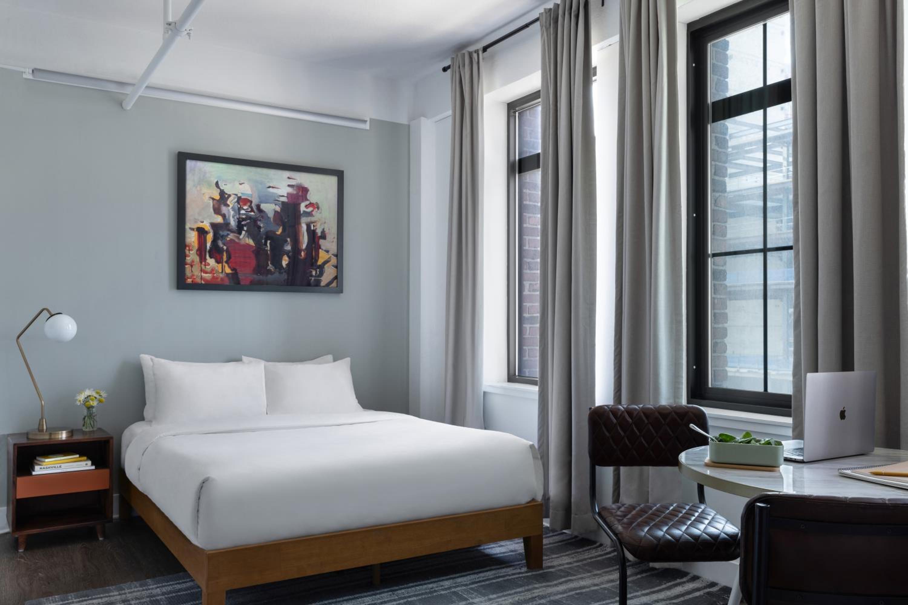 Studio Apartment with Queen Bed - Photo 1