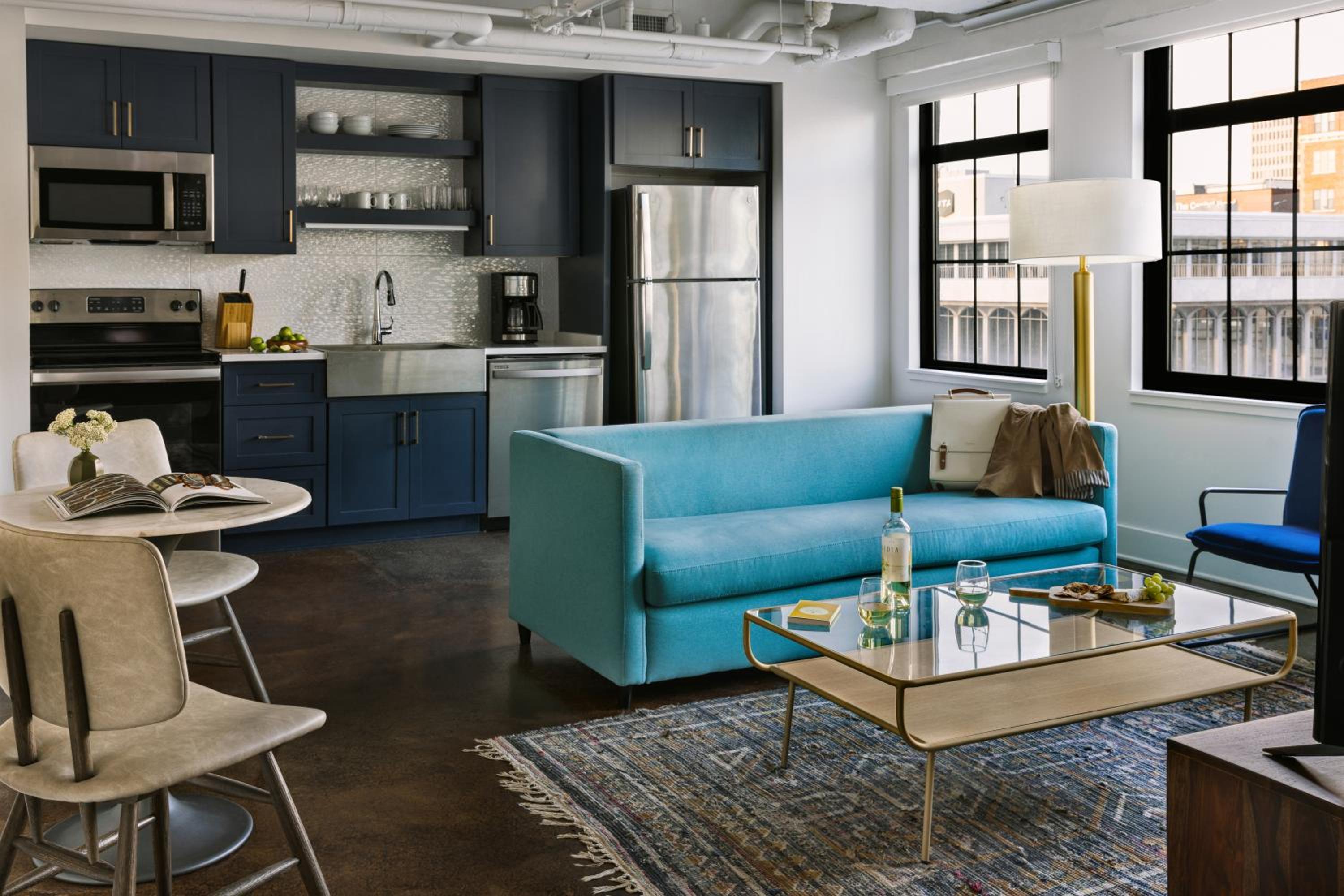 Spacious Studio Apartment with King and Sofa Bed photo 1
