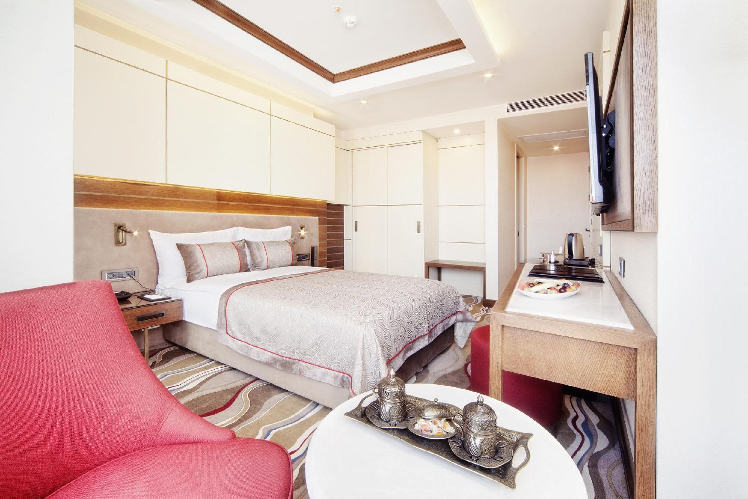 Deluxe Room with Golden Horn View photo 2