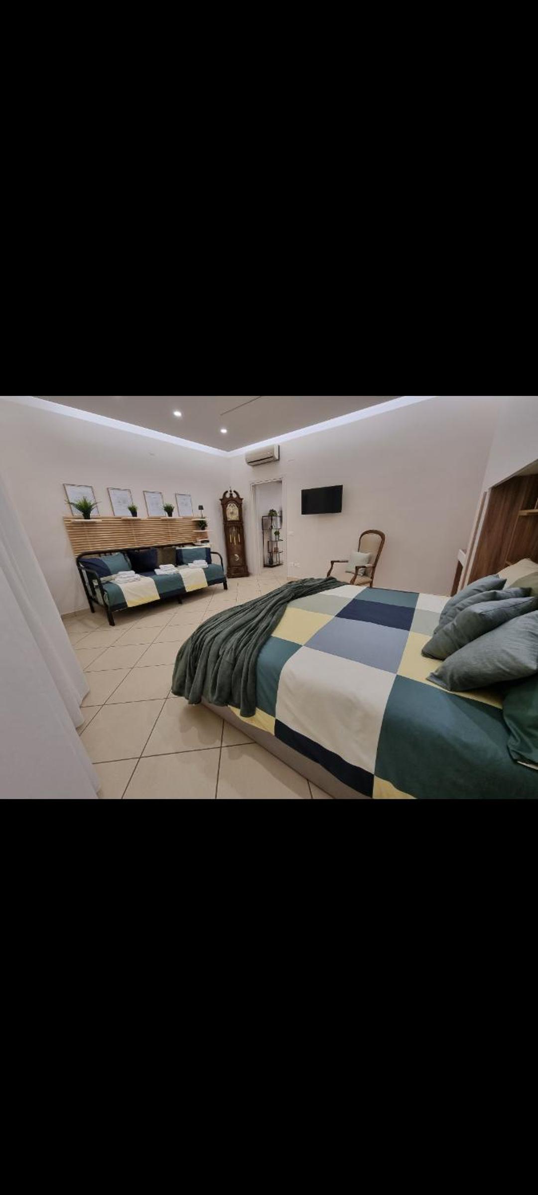 One-Bedroom Apartment photo 2