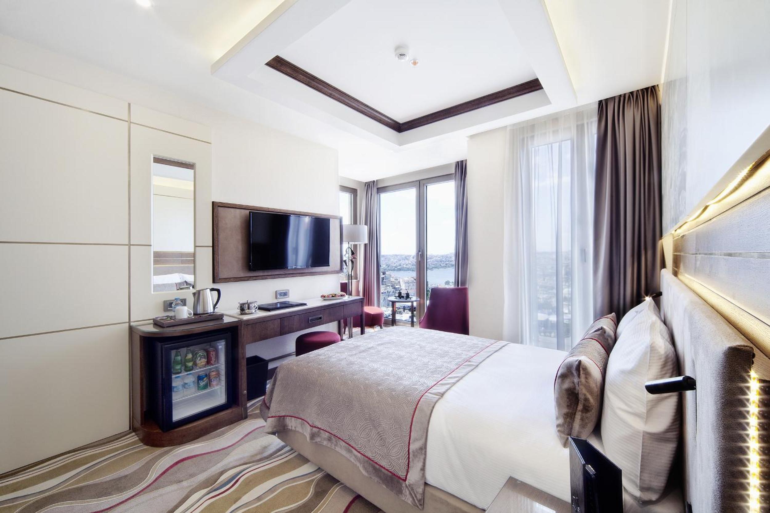 Deluxe Room with Golden Horn View photo 3